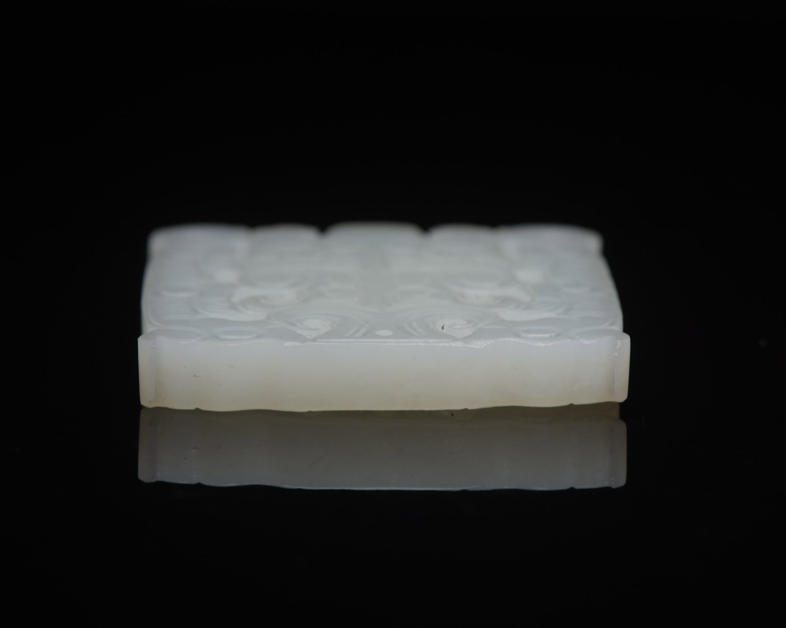 An Exquisite White Jade Dragon Pattern Pendant - 4