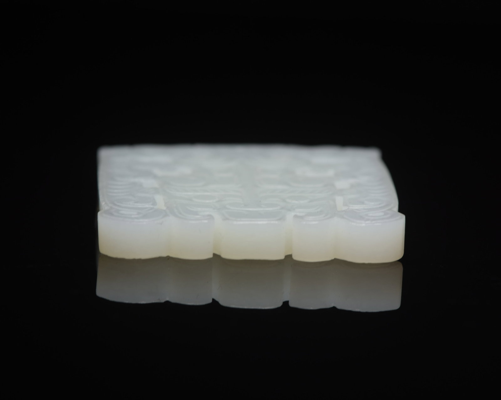 An Exquisite White Jade Dragon Pattern Pendant - 5