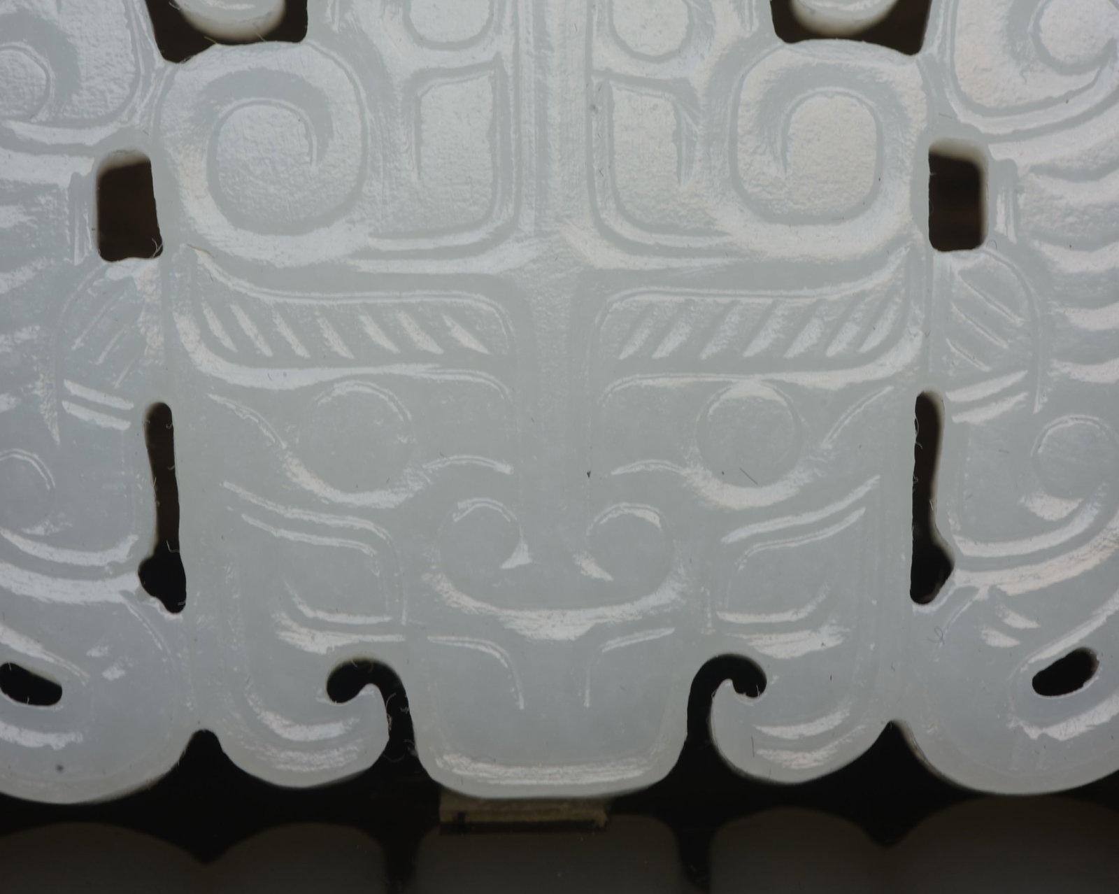 An Exquisite White Jade Dragon Pattern Pendant - 7