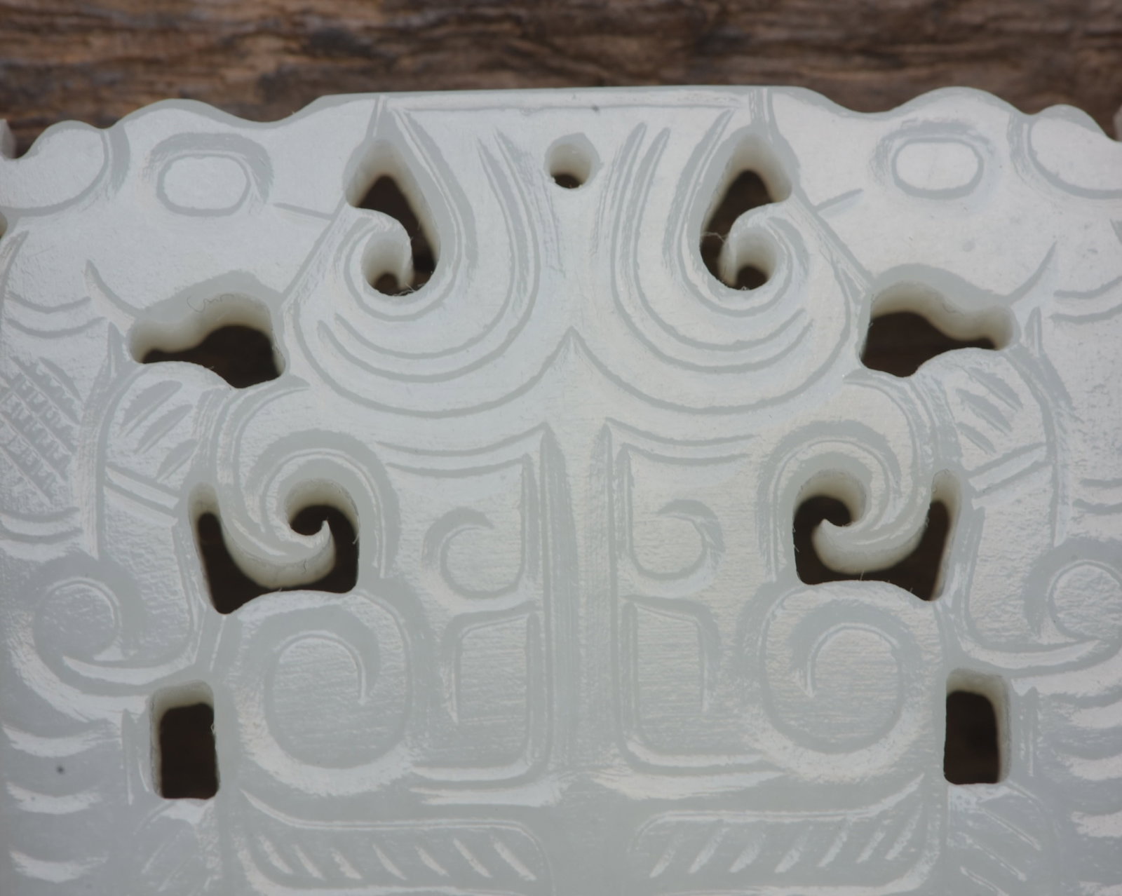 An Exquisite White Jade Dragon Pattern Pendant - 8