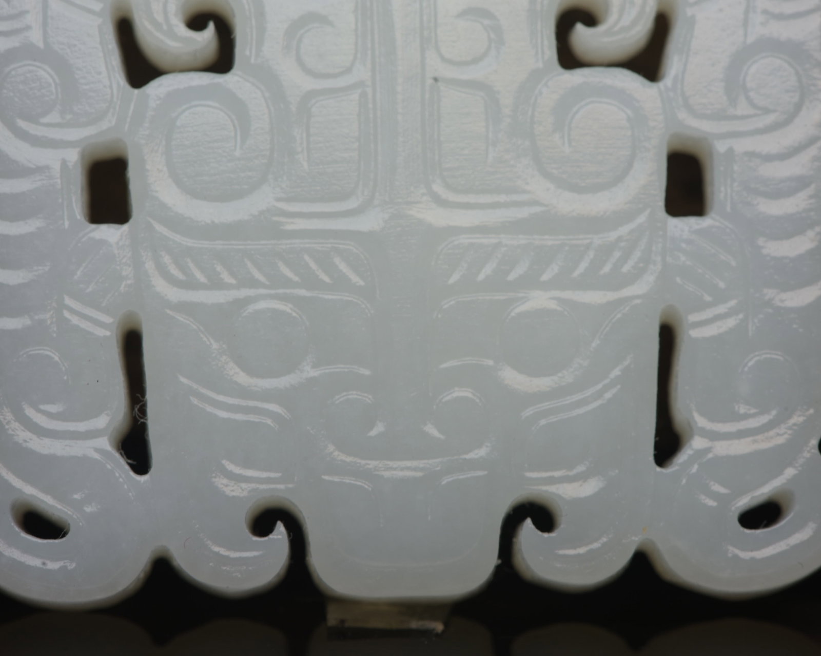 An Exquisite White Jade Dragon Pattern Pendant - 9