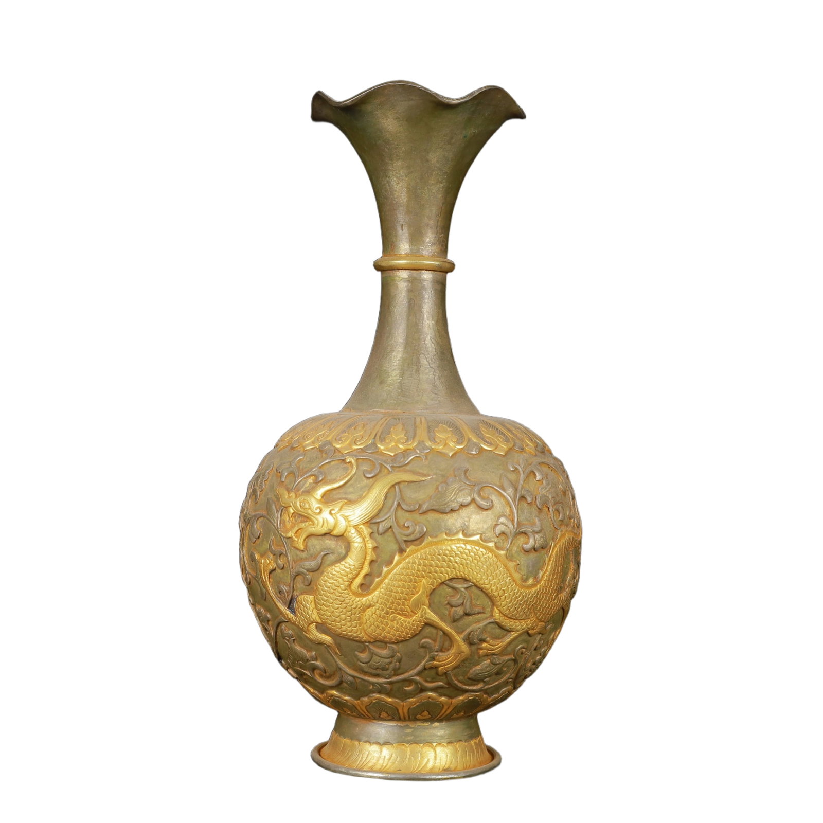 An Exquisite Gilt Silver Dragon and Phoenix Pattern Vase: An Exquisite Gilt Silver Dragon and Phoenix Pattern Vase,Tang Dynasty,China,Zhenguan Four-Character Mark,Size:5.1inx9.8in,Weight:850g