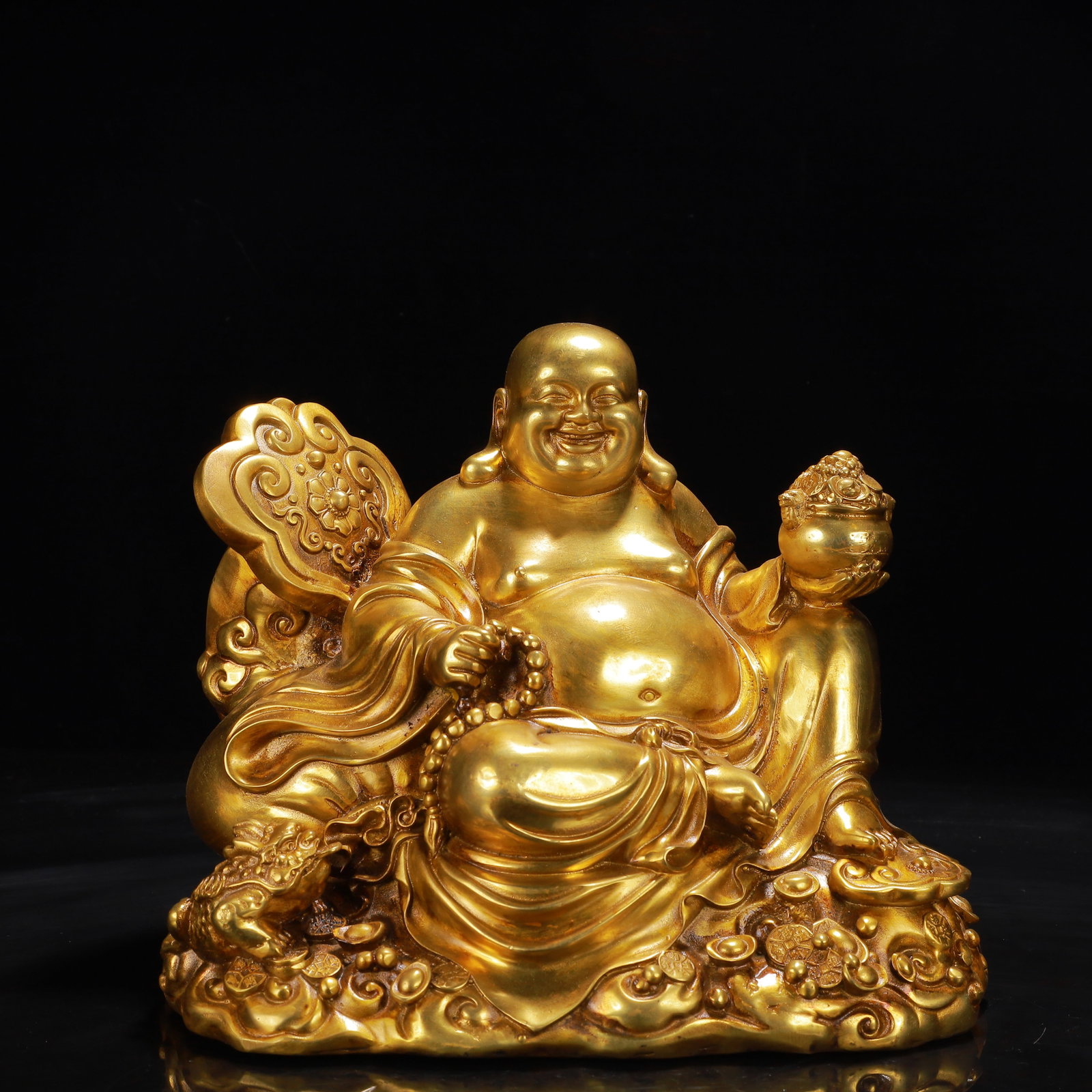 An Exquisite Gilt Bronze Statue of Maitreya Buddha: An Exquisite Gilt Bronze Statue of Maitreya Buddha,Qing Dynasty,China,Qianlong Four-Character Mark,Size:8.7inx5.1inx7.5in,Weight:4600g 铜鎏金弥勒佛像,中
