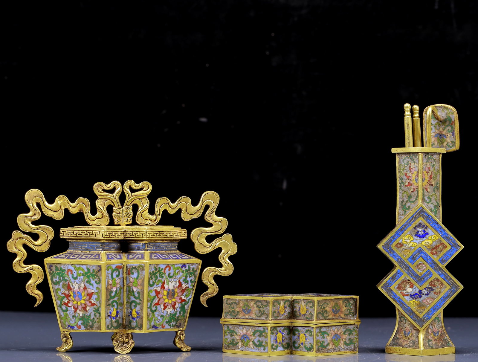 A Set of Fine Cloisonne Censer and Vase and Box: A Set of Fine Cloisonne Censer and Vase and Box,Qing Dynasty, China,Qianlong Four-character Mark,Size:7.1inx2.4inx7.9in,Total Weight:2620g
