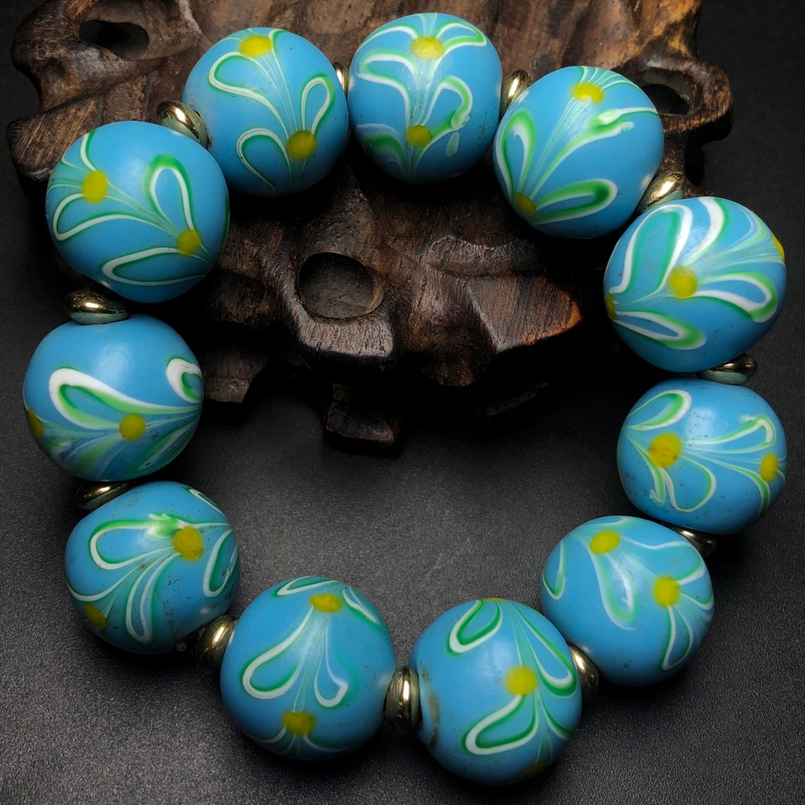 An Exquisite Glass Bracelet: An Exquisite Glass Bracelet,Size:0.8in*11 琉璃手串
