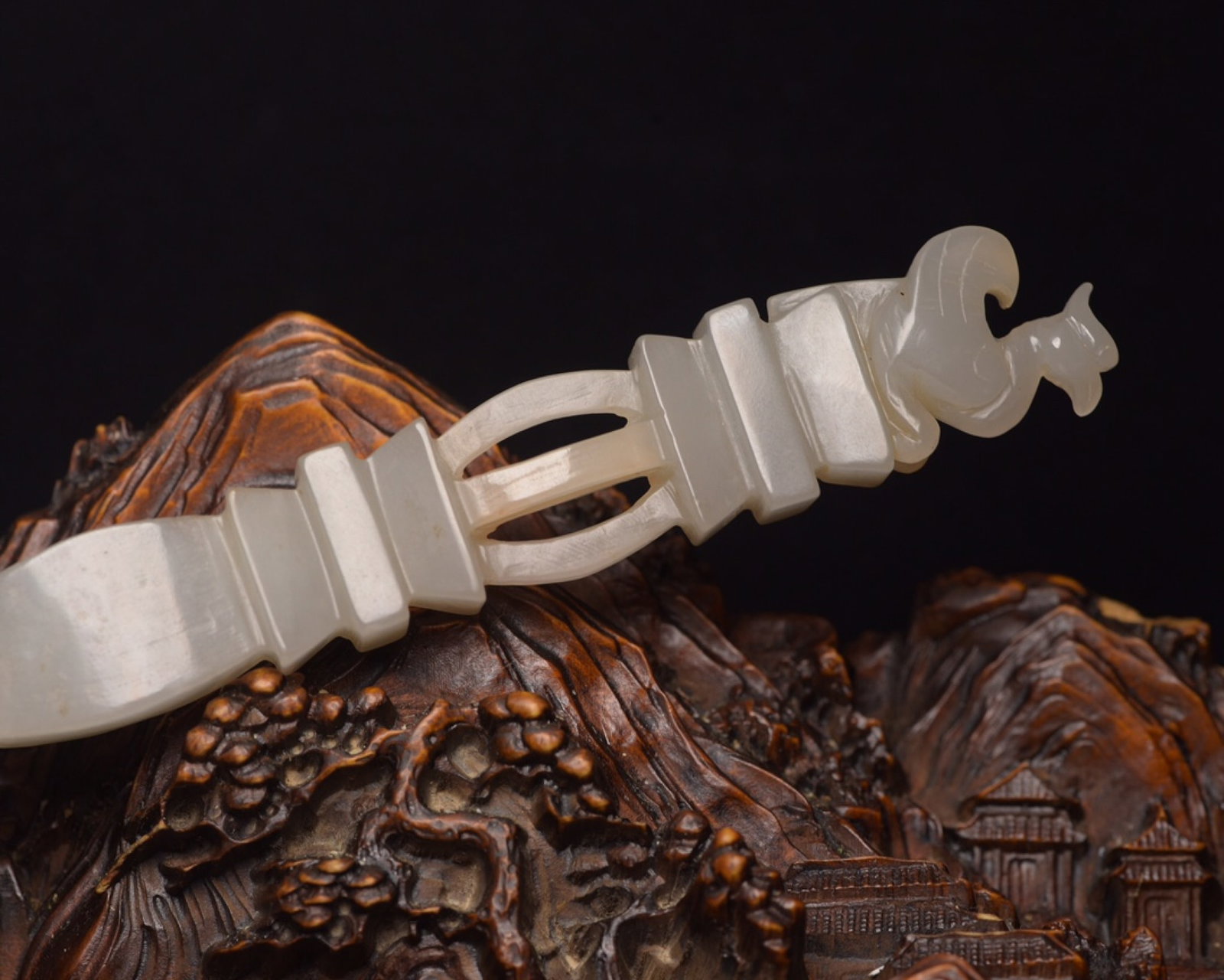 An Exquisite White Jade Ritual Implement - 8