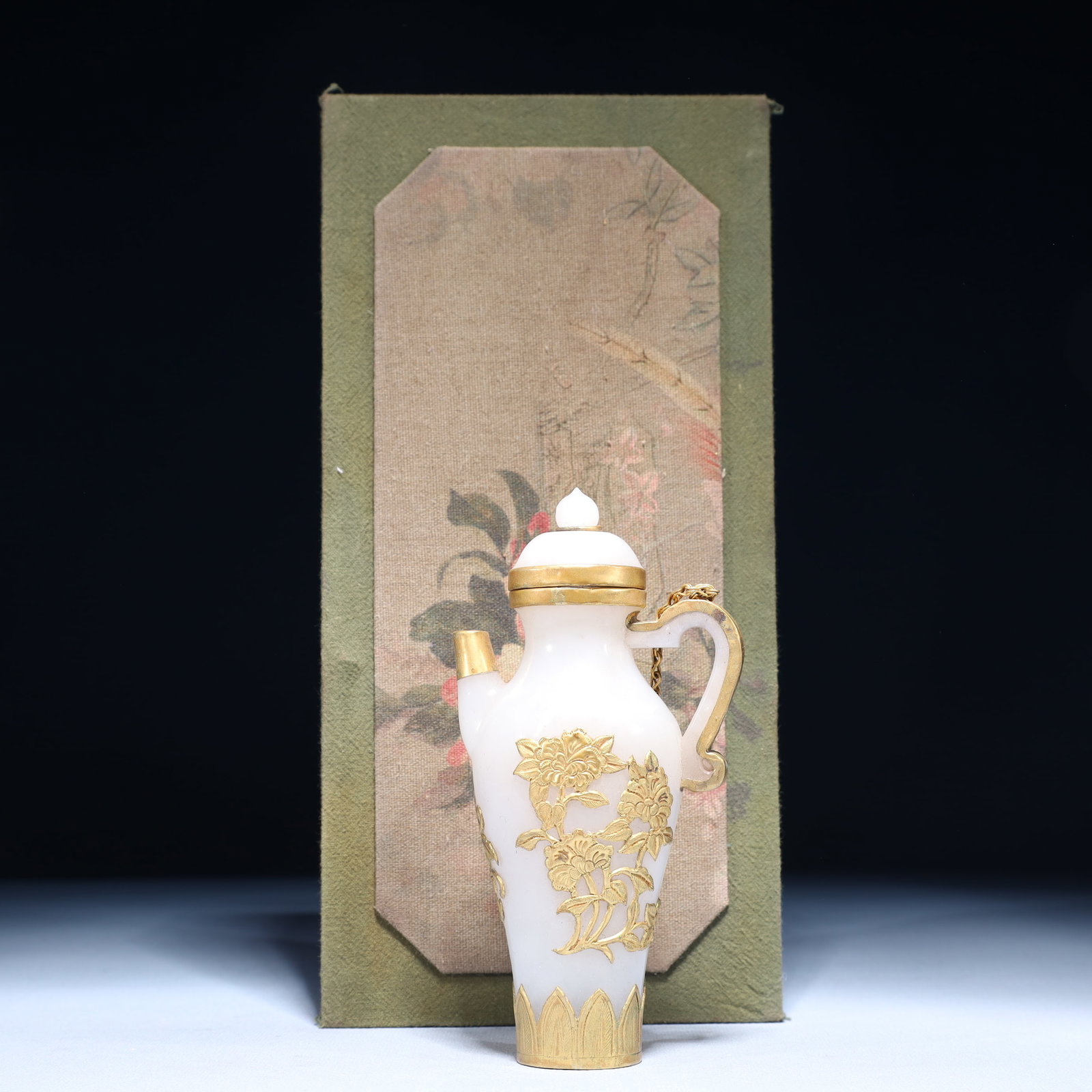 An Exquisite White Jade Cover with Gold Flower Pattern Ewer: An Exquisite White Jade Cover with Gold Flower Pattern Ewer,Qing Dynasty,China,Size:3.1inx2inx5.9in,(Box)10.6inx5.1inx3.1in,Weight:250g