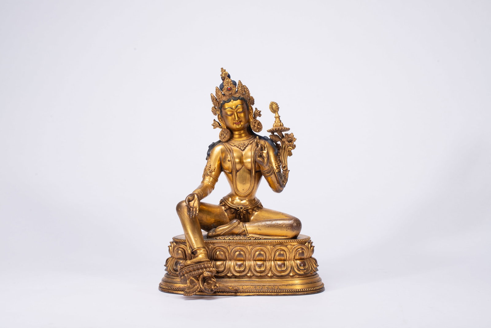 A Solemn Gilt Bronze Statue of Tara: A Solemn Gilt Bronze Statue of Tara,Qing Dynasty,China,Qianlong Mark,Size:6.1inx5.1inx8.3in,Weight:1720g