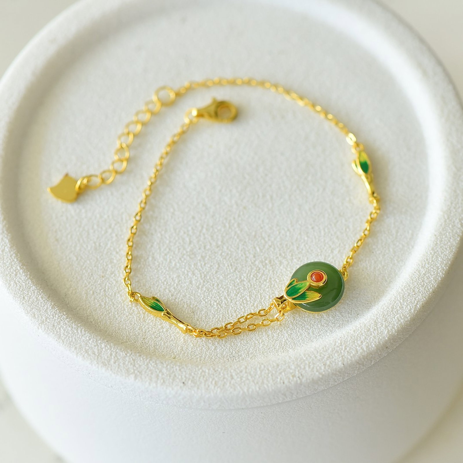 An Exquisite Sterling Silver-Gold Plated Inlaid Jasper Bracelet: An Exquisite Sterling Silver-Gold Plated Inlaid Jasper Bracelet,Size:0.4inx0.4in 纯银镀金镶碧玉手链