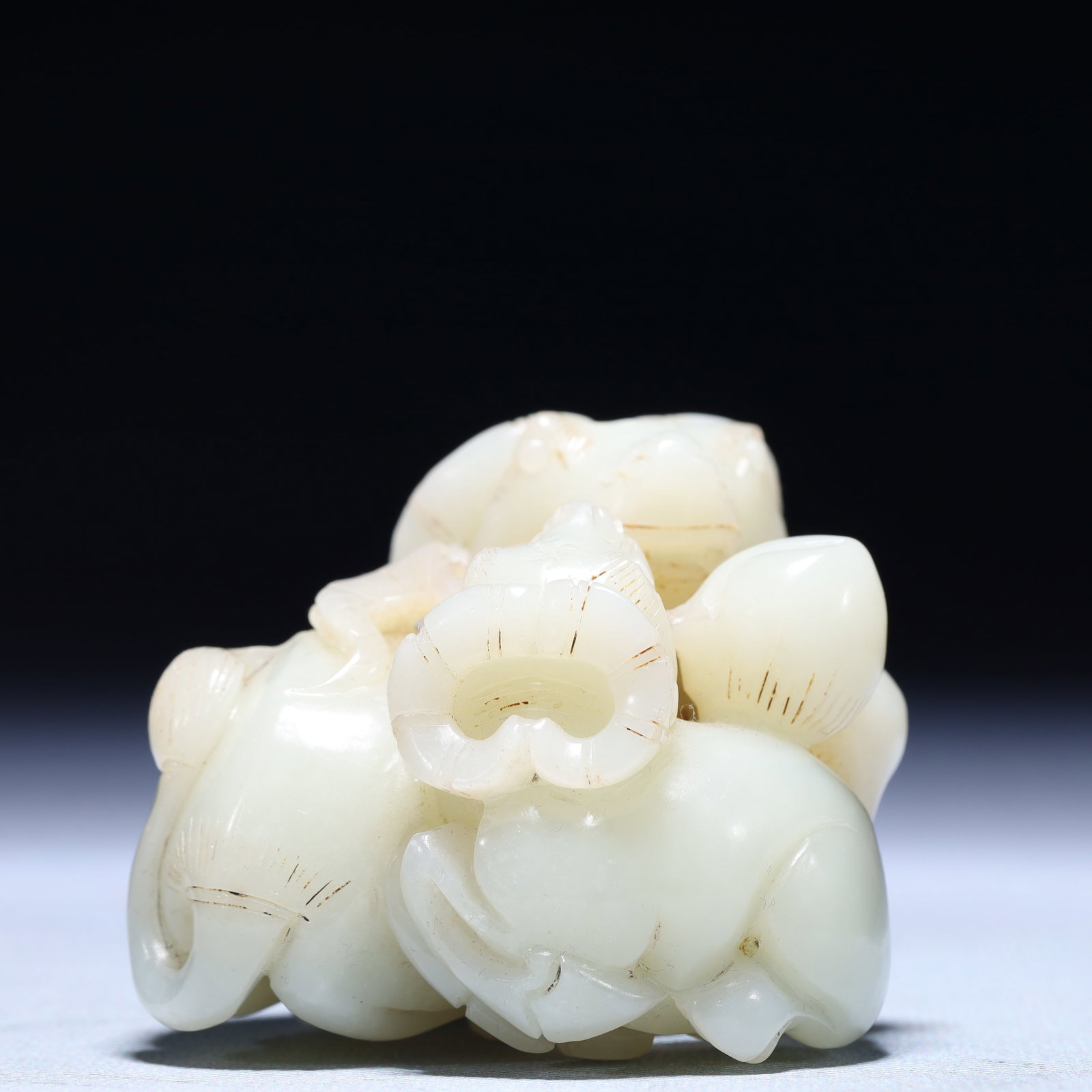 An Exquisite White Jade Sheep Ornament: An Exquisite White Jade Sheep Ornament,Qing Dynasty,China,Size:2.8inx2.6inx2in,Weight:317.9g 白玉羊摆件,中国清代