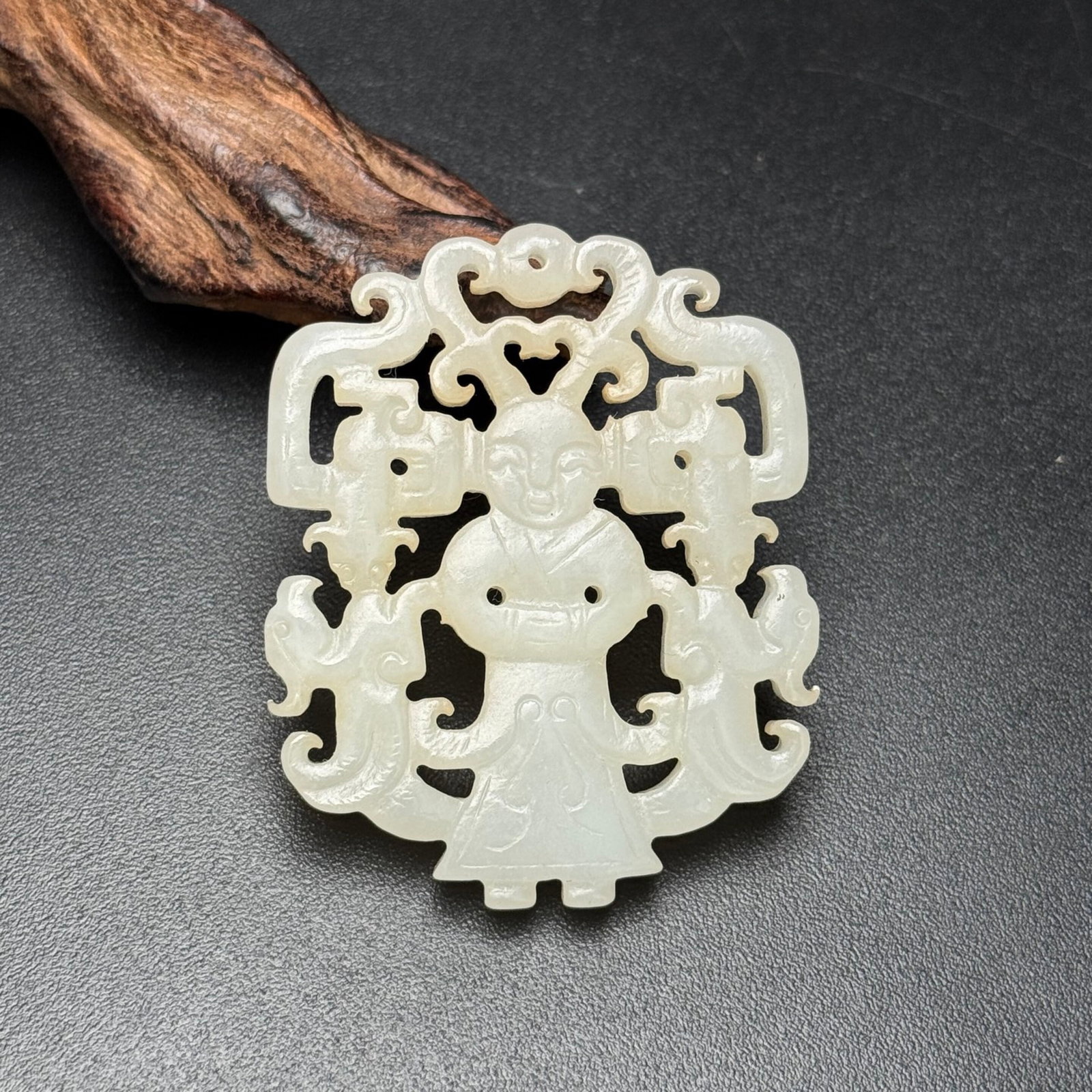 An Exquisite White Jade Figure Ornament: An Exquisite White Jade Figure Ornament,Qing Dynasty,China,Size:1.7inx2inx0.2in,Weight:22g 白玉人物摆件,中国清代