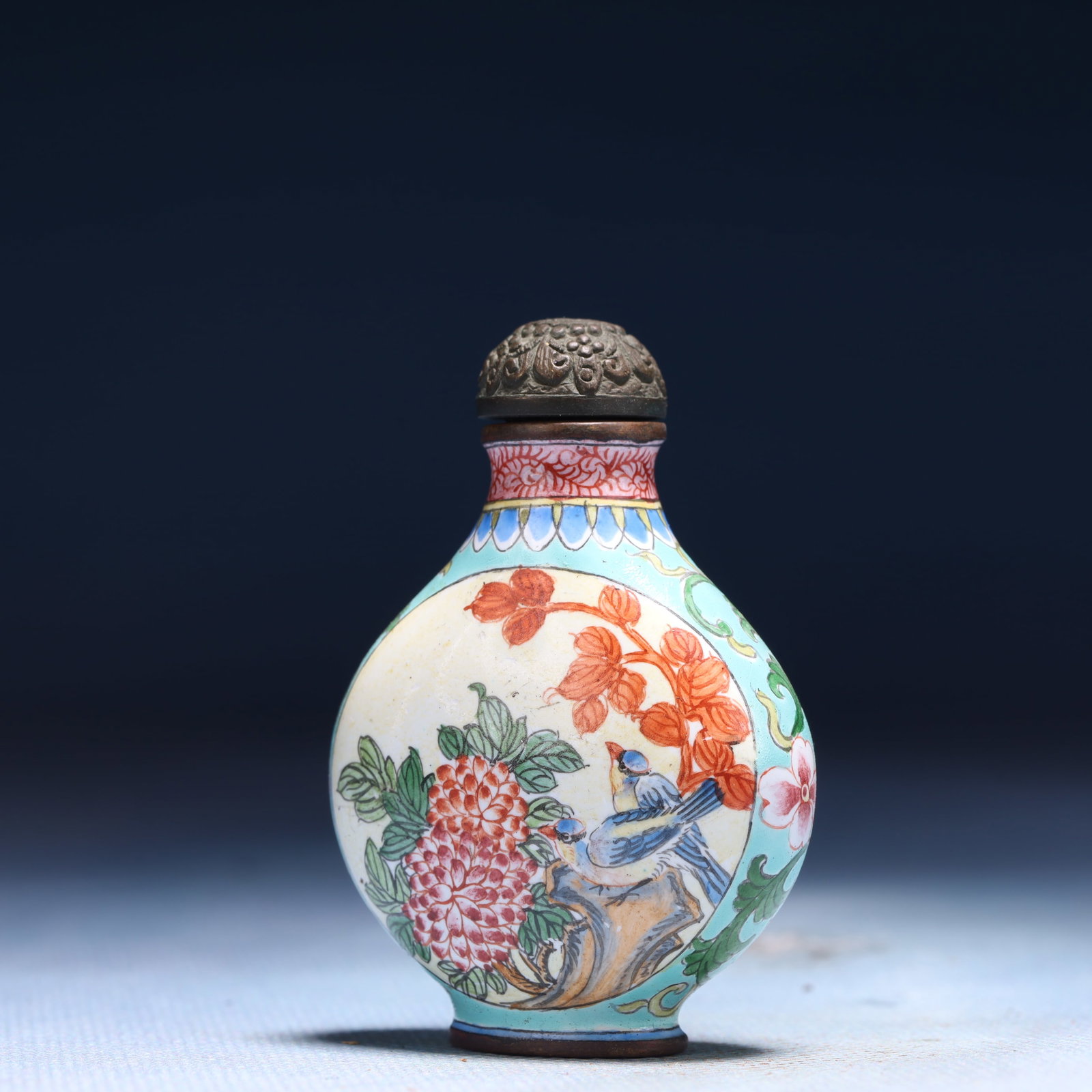 An Exquisite Painted Enamel Flower and Bird Pattern Snuff Bottle - 2