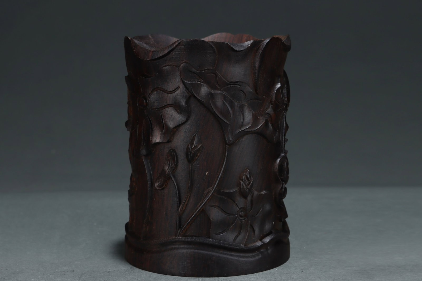 A Rare Eaglewood Lotus Pattern Brush Pot - 2