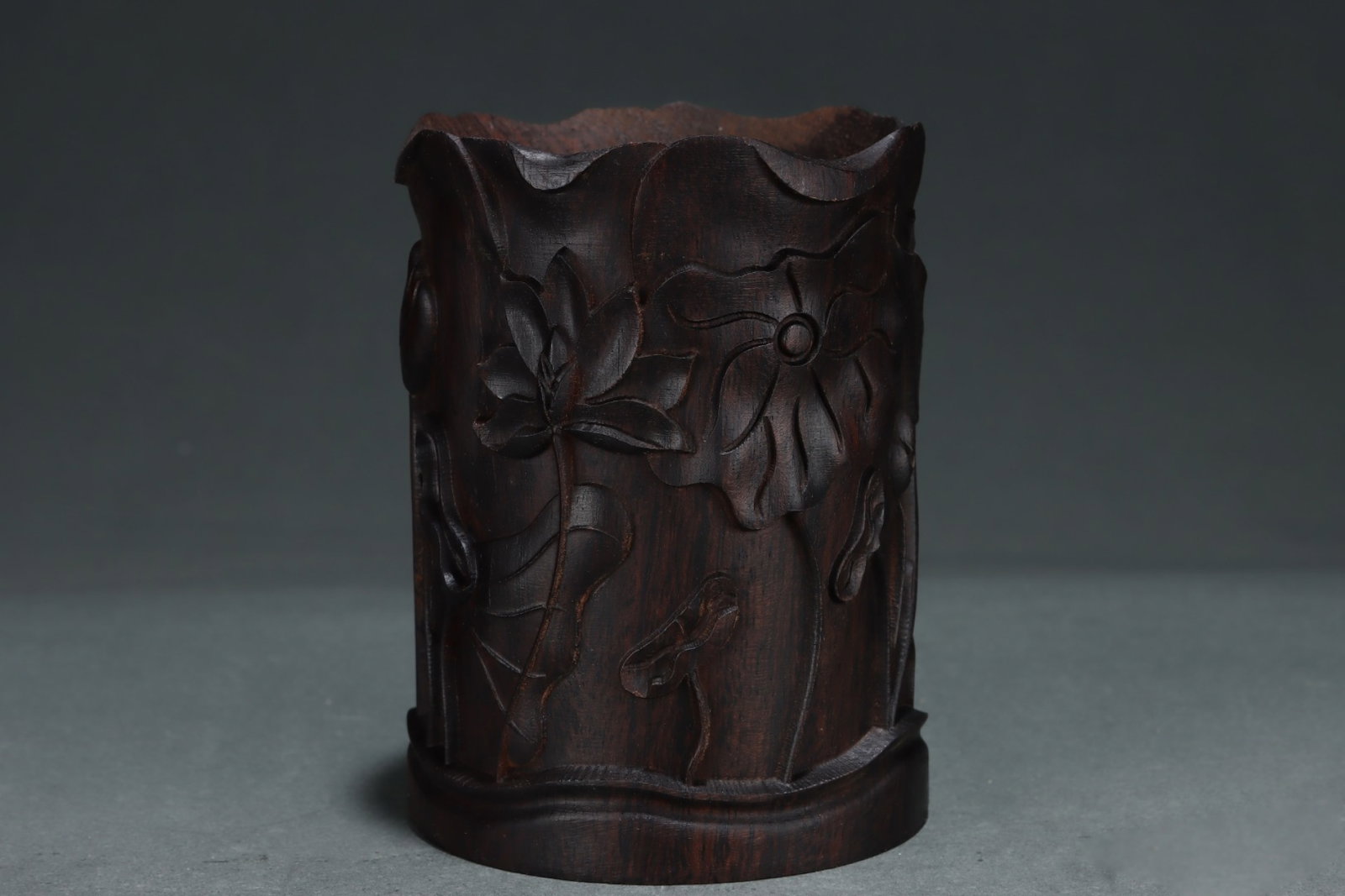 A Rare Eaglewood Lotus Pattern Brush Pot - 3