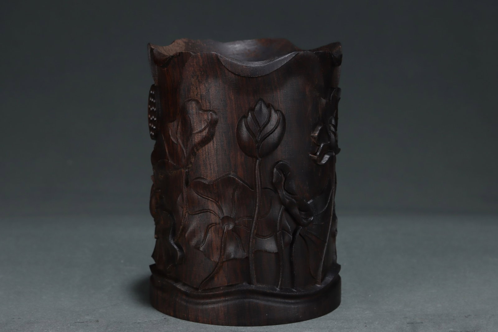 A Rare Eaglewood Lotus Pattern Brush Pot - 4