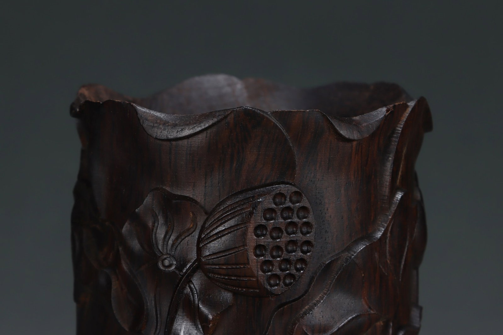 A Rare Eaglewood Lotus Pattern Brush Pot - 5