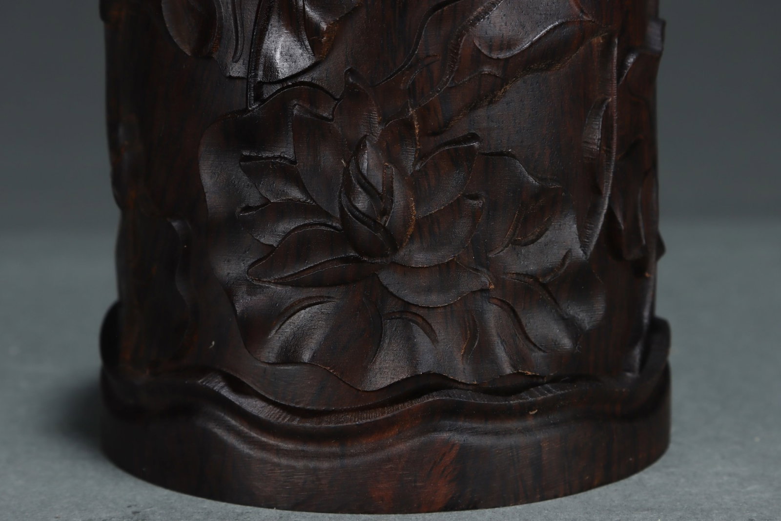 A Rare Eaglewood Lotus Pattern Brush Pot - 6