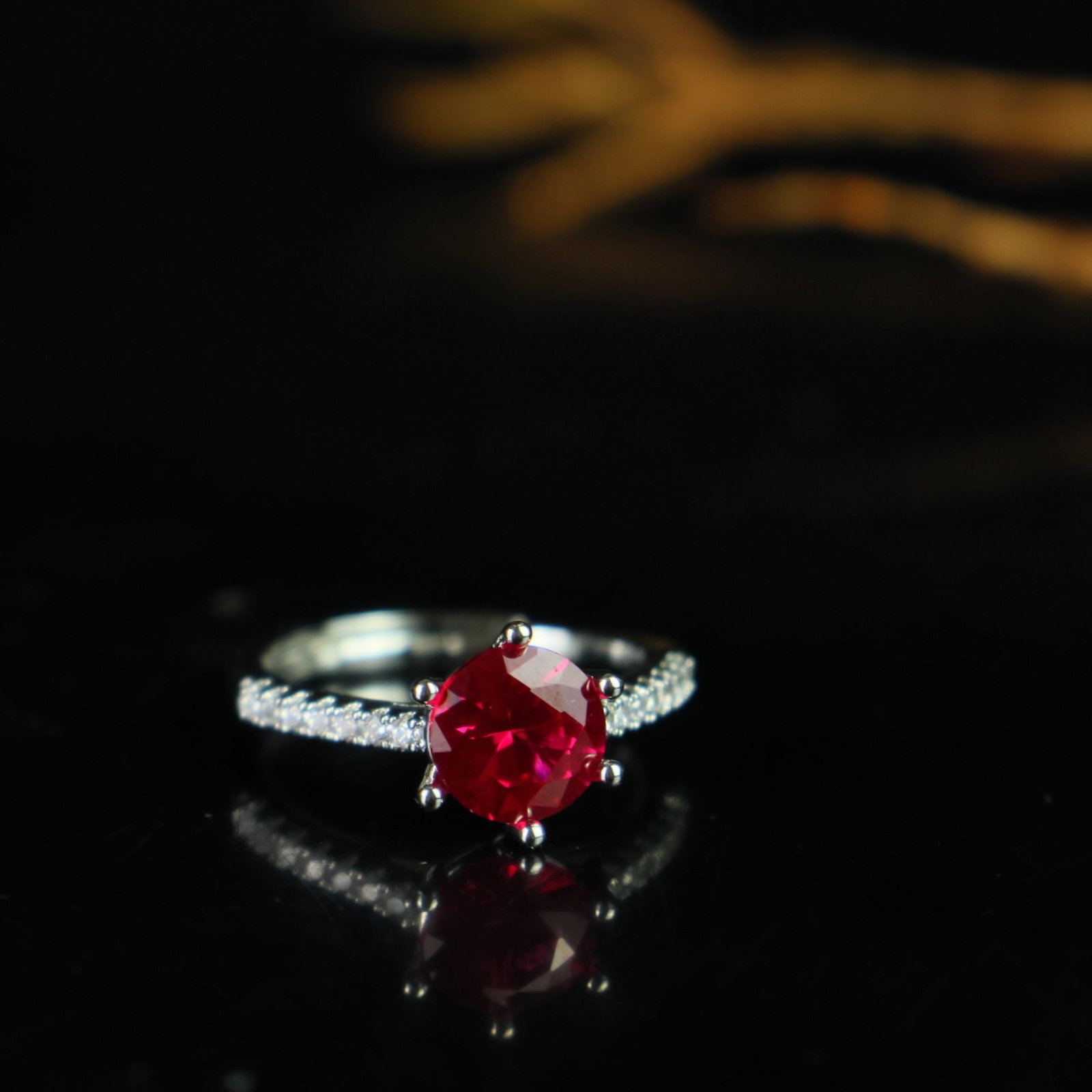An Exquisite Ring: An Exquisite Ring,Size:0.3in 一个精美的戒指