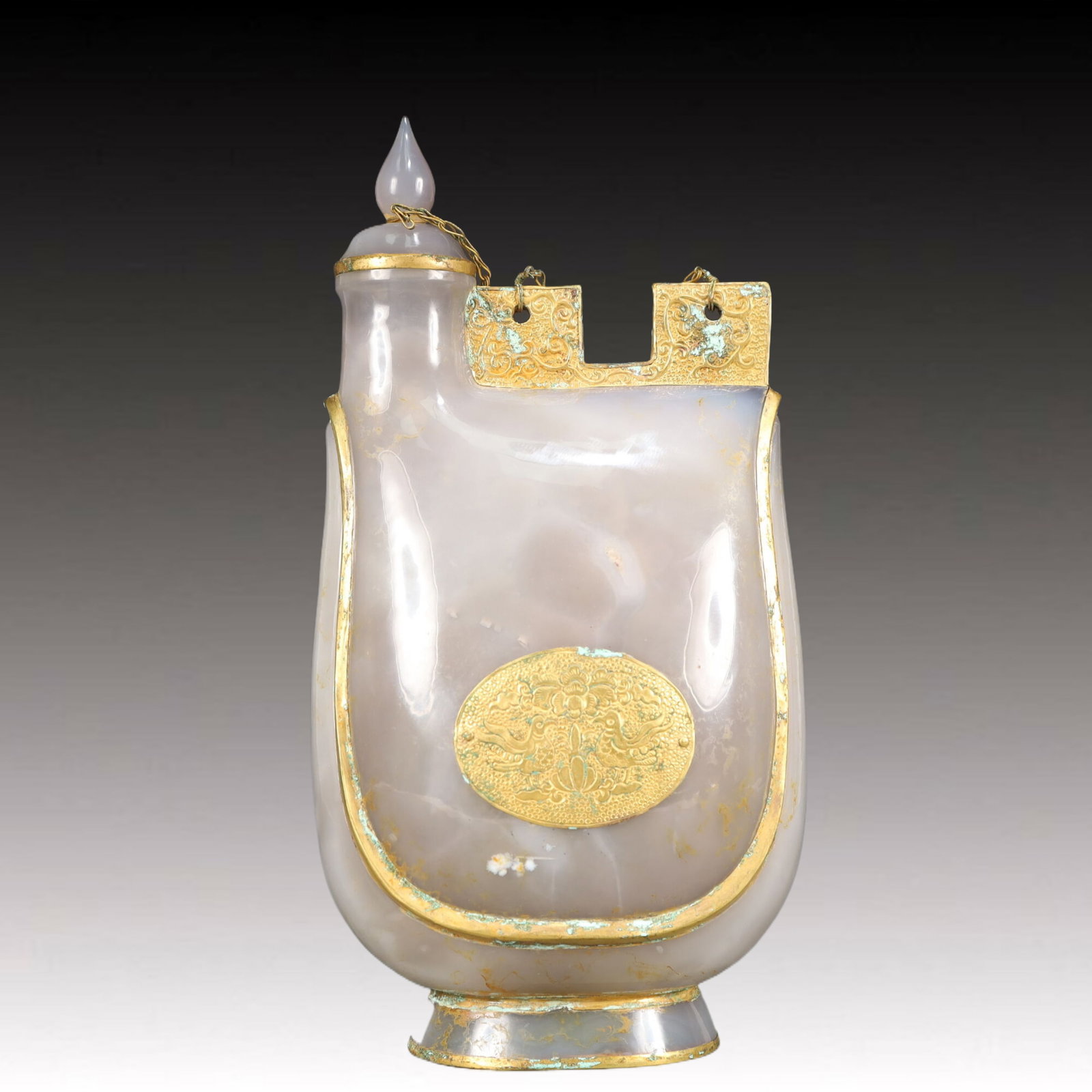 An Exquisite Agate Cover with Gold Mandarin Duck Pattern Pot: An Exquisite Agate Cover with Gold Mandarin Duck Pattern Pot,Qing Dynasty, China,Size:5.9inx3.9inx11in,Weight:900g