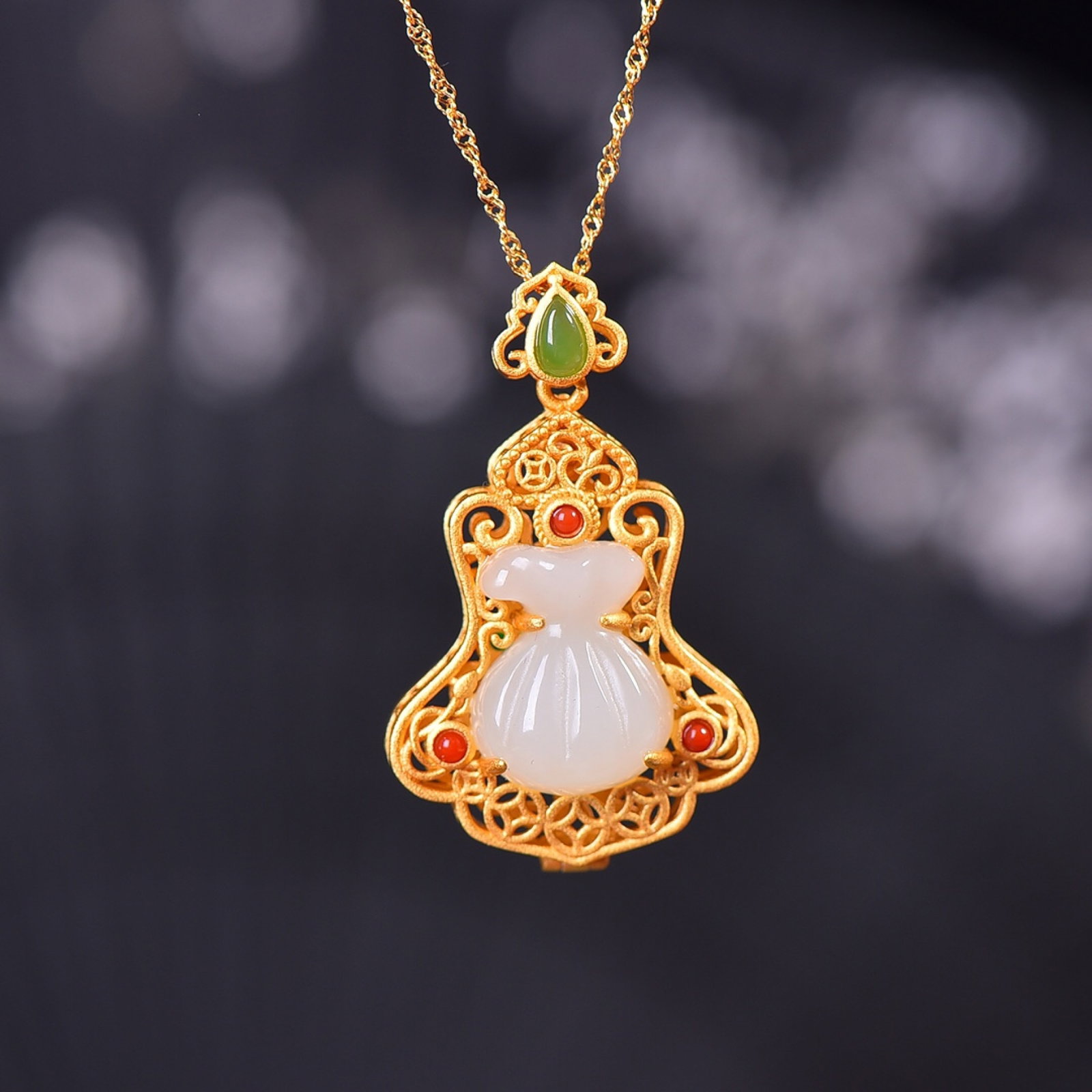 An Exquisite Sterling Silver-Gold Plated Inlaid White Jade Necklace: An Exquisite Sterling Silver-Gold Plated Inlaid White Jade Necklace,Size:0.5inx0.6in 纯银镀金镶白玉项链