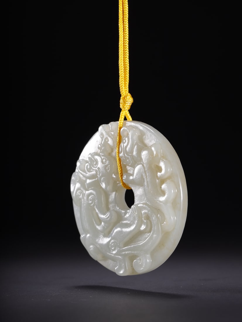 An Exquisite White Jade Dragon Pattern Pendant - 2