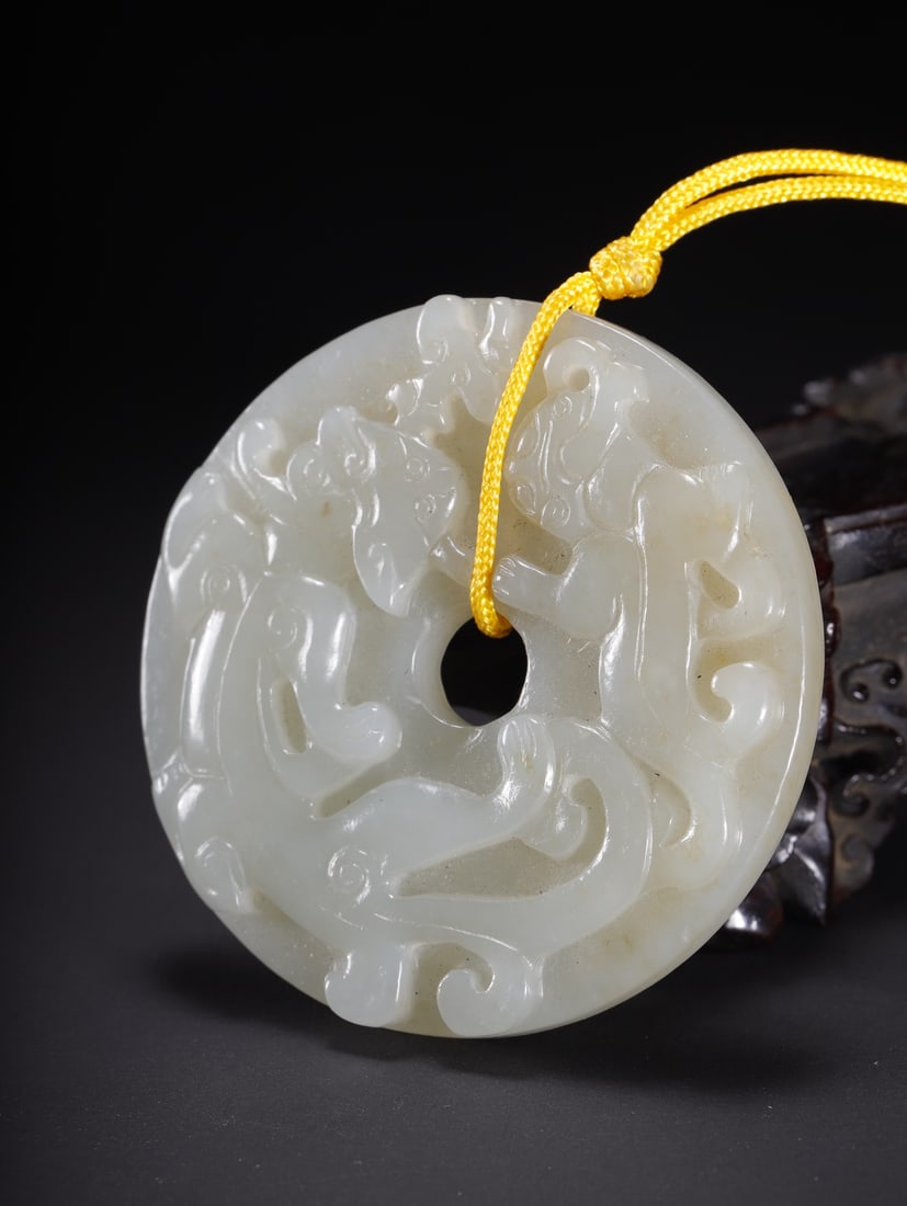 An Exquisite White Jade Dragon Pattern Pendant - 7