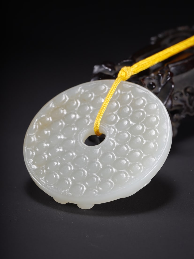 An Exquisite White Jade Dragon Pattern Pendant - 8