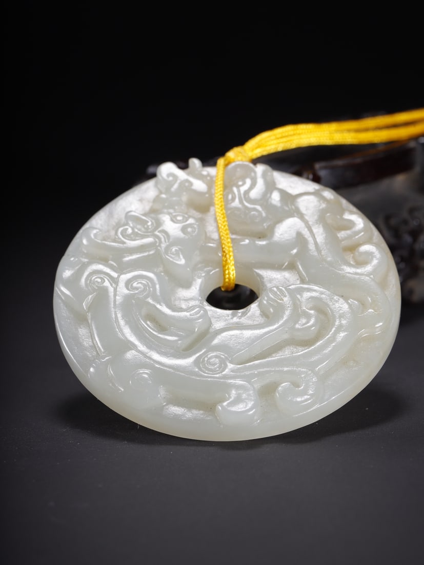 An Exquisite White Jade Dragon Pattern Pendant - 9