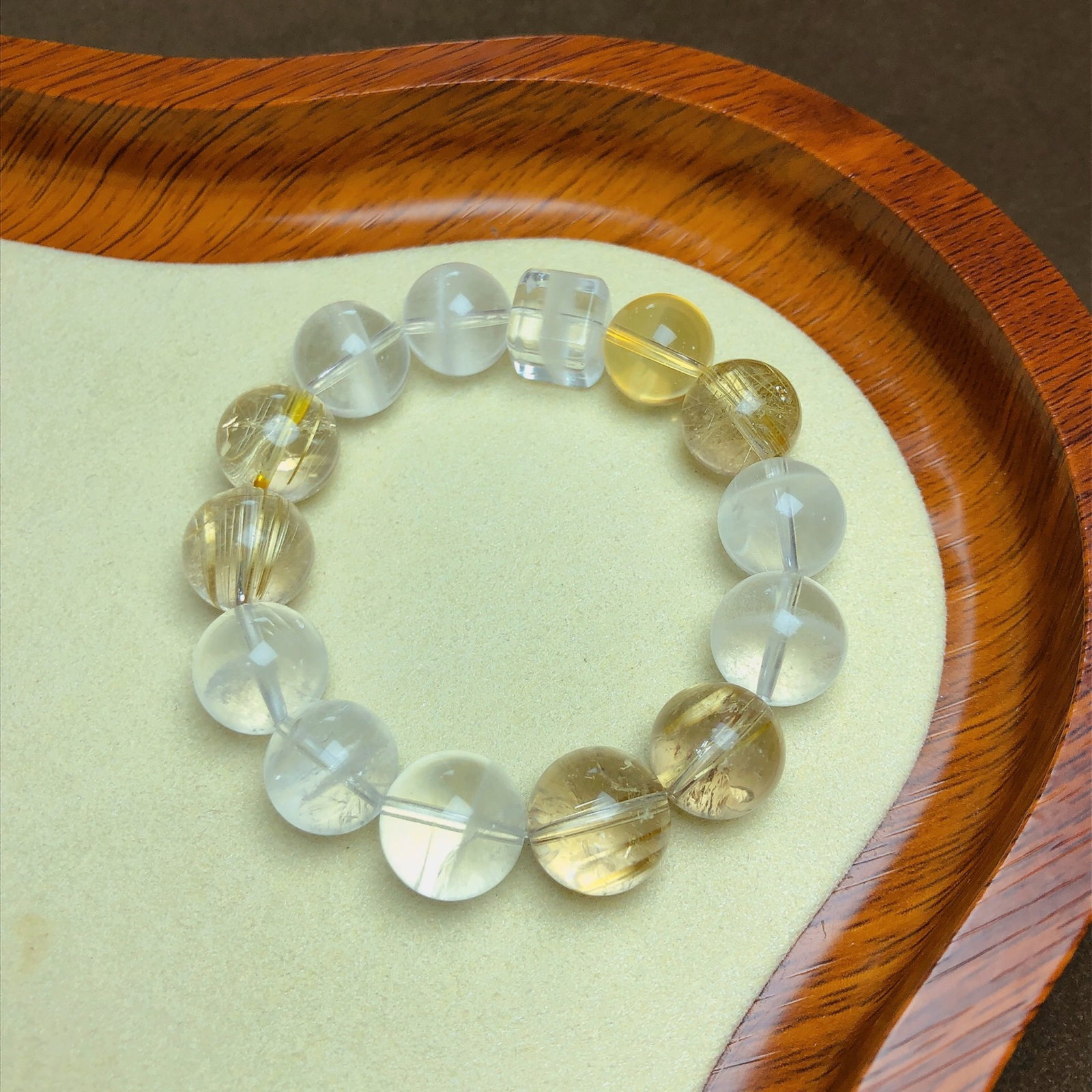 An Exquisite Crystal Bracelets: An Exquisite Crystal Bracelets,Size:0.5in,Weight:45.4g 水晶手串