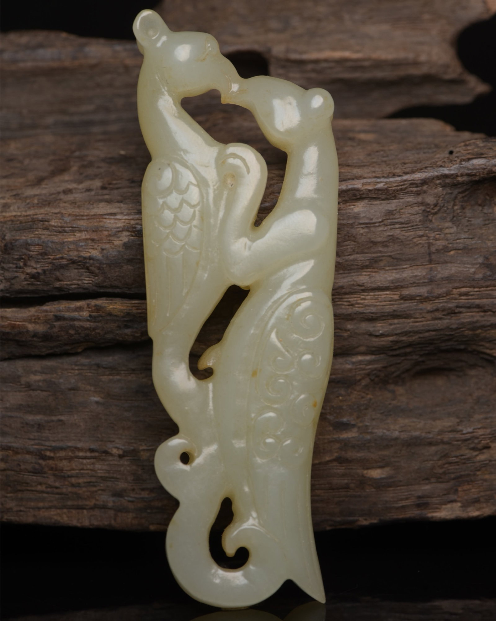 An Exquisite White Jade Bird Ornament: An Exquisite White Jade Bird Ornament,Qing Dynasty,China,Size:3.4inx1.1inx0.5in,Weight:46g 白玉鸟摆件,中国清代