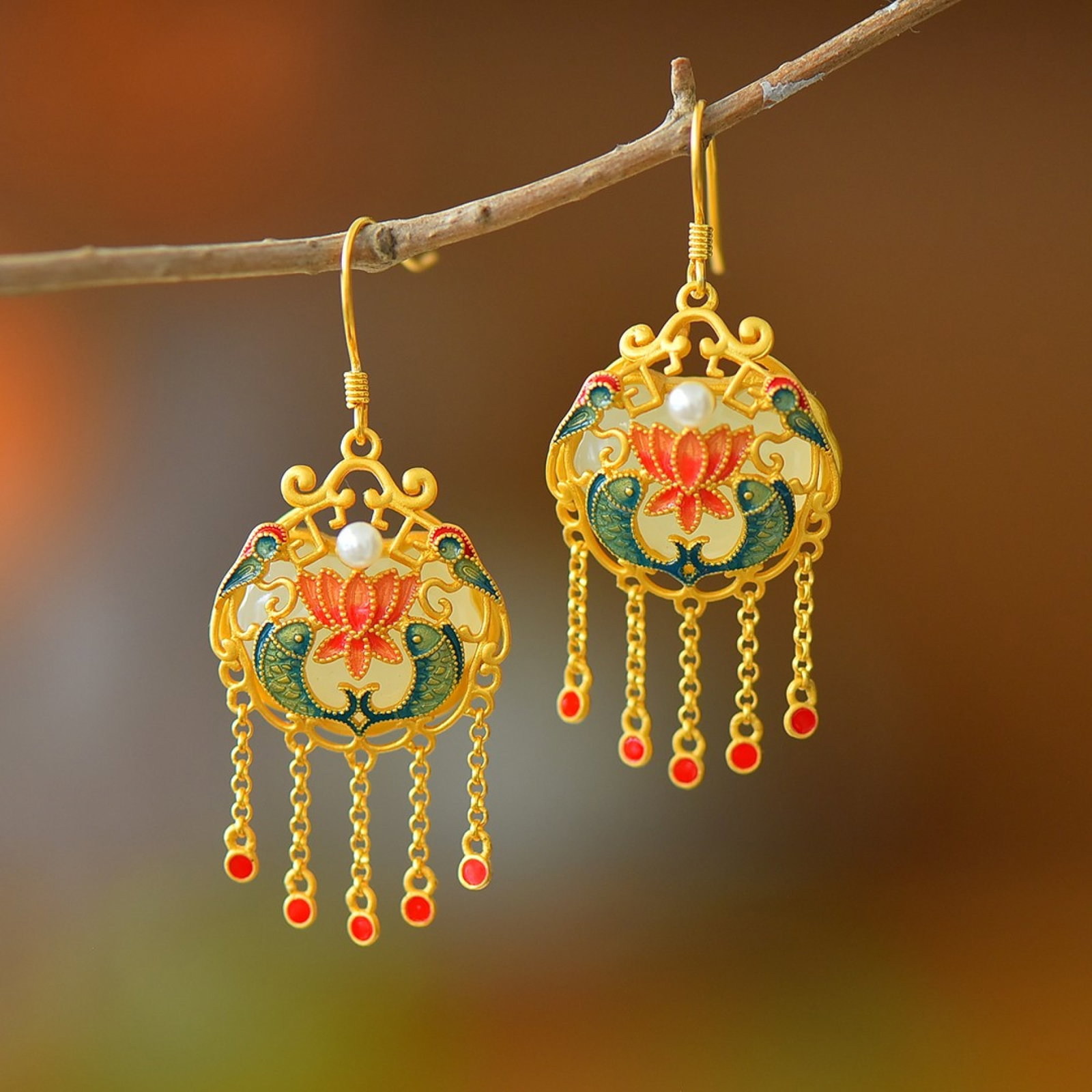 A Pair of Exquisite Sterling Silver-Gold Plated Inlaid White Jade Earrings,Inlaid Pearl: A Pair of Exquisite Sterling Silver-Gold Plated Inlaid White Jade Earrings,Inlaid Pearl 一对纯银镀金镶白玉耳环,嵌珍珠