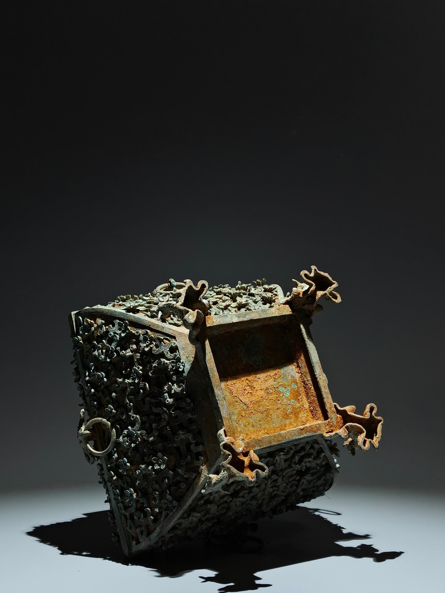 An Archaic Bronze Dragon Pattern Pot - 8