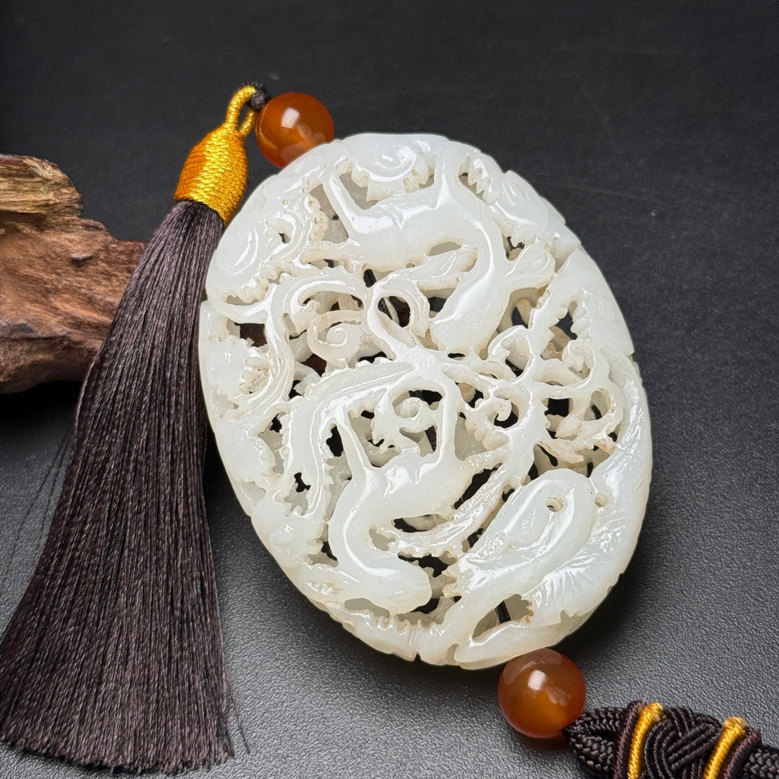 An Exquisite White Jade Deer Pattern Pendant - 2