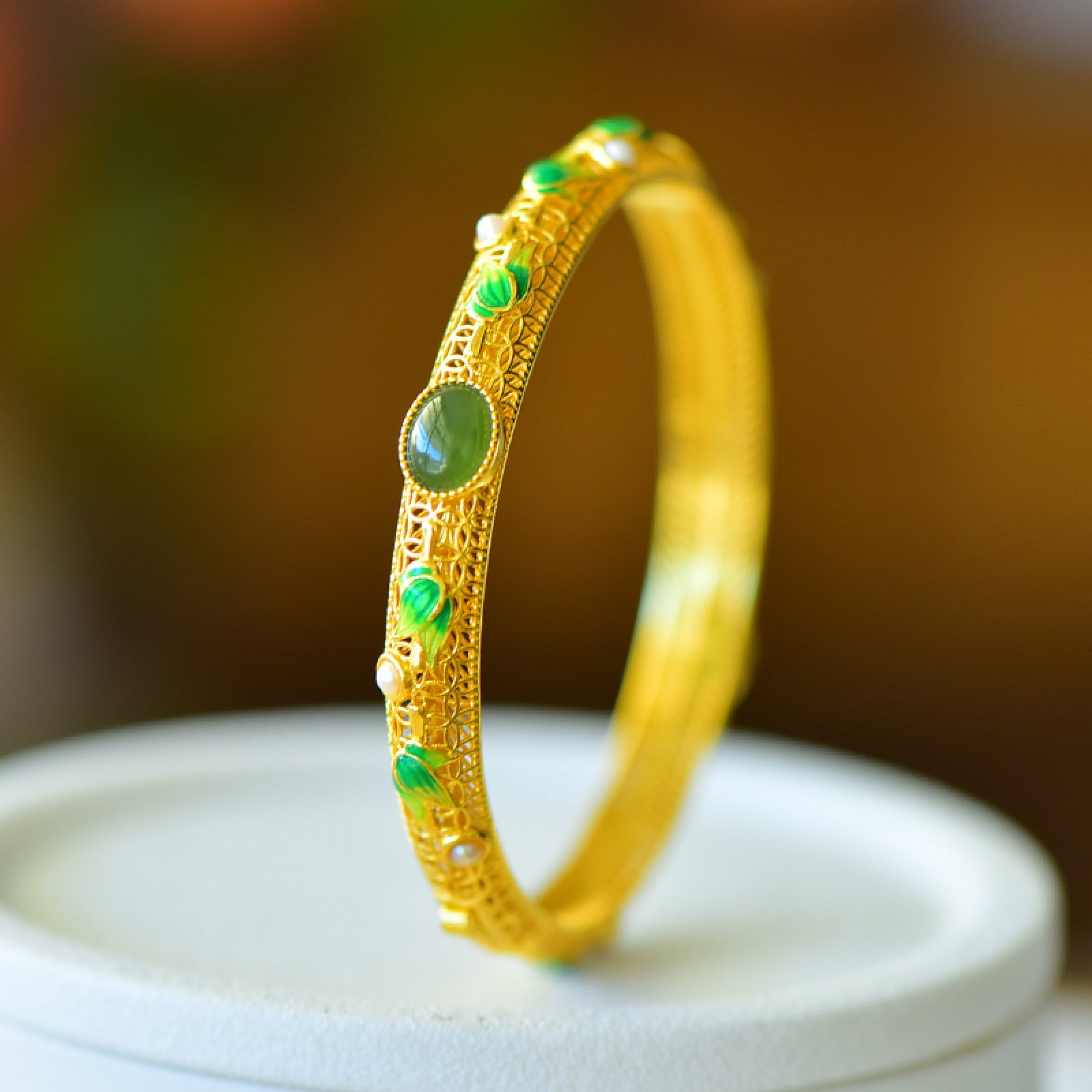 An Exquisite Sterling Silver-Gold Plated Inlaid Jasper Bracelet,Inlaid Pearl: An Exquisite Sterling Silver-Gold Plated Inlaid Jasper Bracelet,Inlaid Pearl 纯银镀金镶碧玉手镯,嵌珍珠