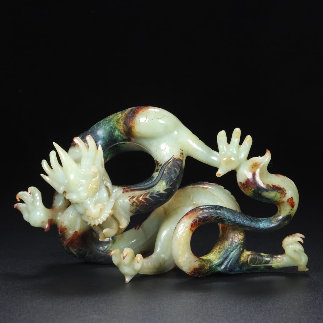 An Exquisite White Jade Dragon Ornament: An Exquisite White Jade Dragon Ornament,Qing Dynasty,China,Size:17×7×3.8in,Weight:458g 白玉龙摆件,中国清代