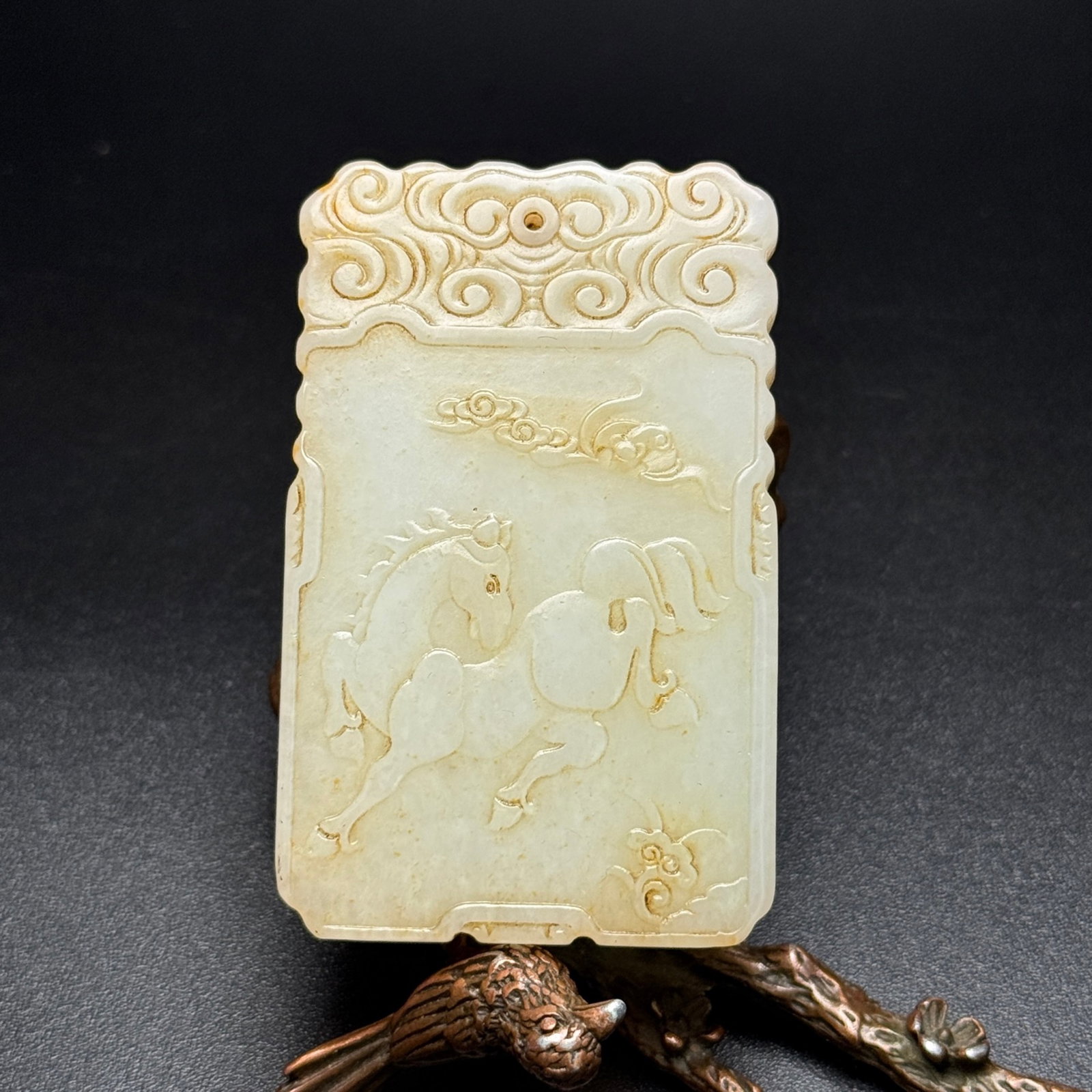 An Exquisite White Jade Horse Pattern Pendant: An Exquisite White Jade Horse Pattern Pendant,Qing Dynasty,China,Size:1.7inx2.7inx0.3in,Weight:57g 白玉骏马纹牌,中国清代