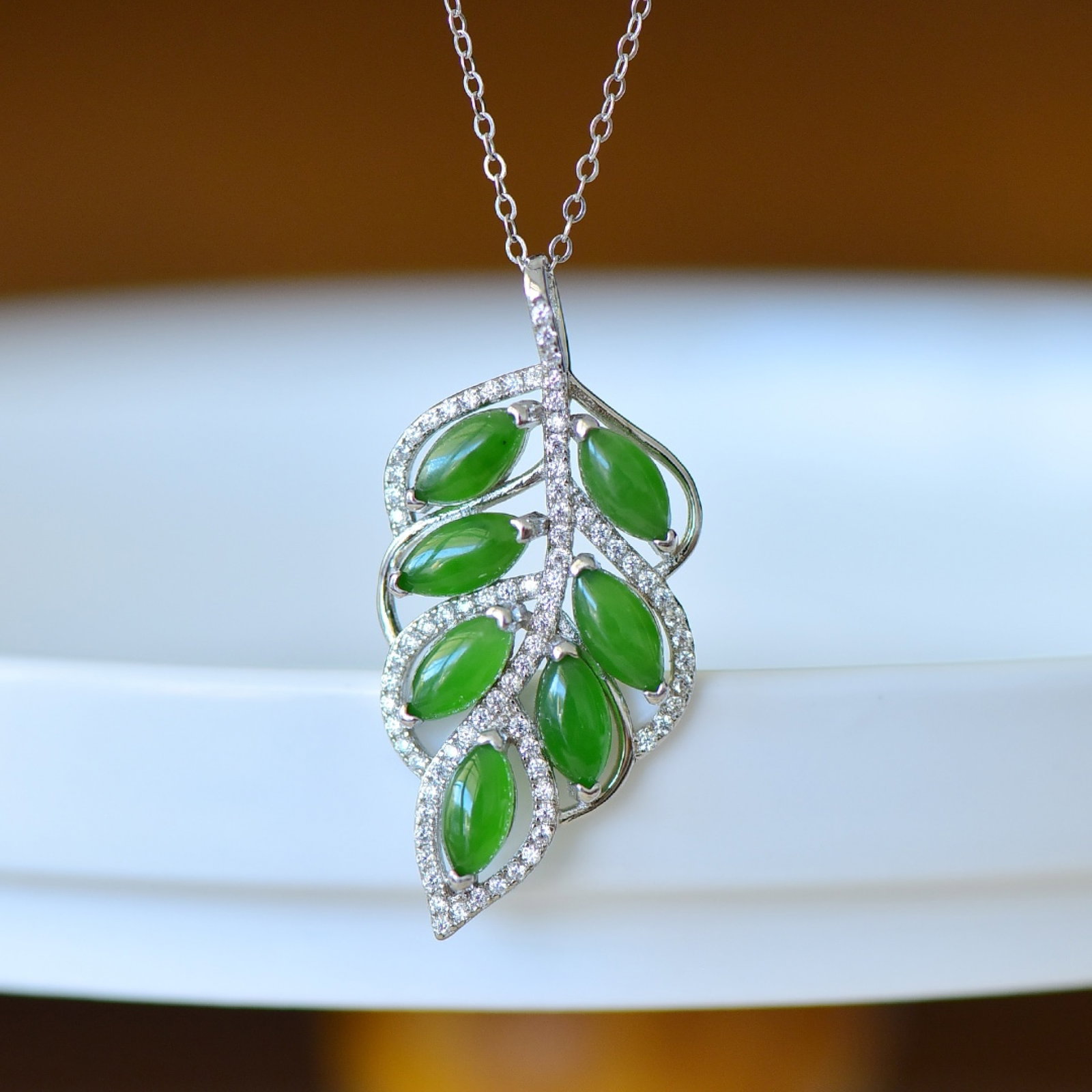 An Exquisite Sterling Silver-Gold Plated Inlaid Jasper Pendant,Inlaid Diamond: An Exquisite Sterling Silver-Gold Plated Inlaid Jasper Pendant,Inlaid Diamond 纯银镀金镶碧玉项链,嵌钻石