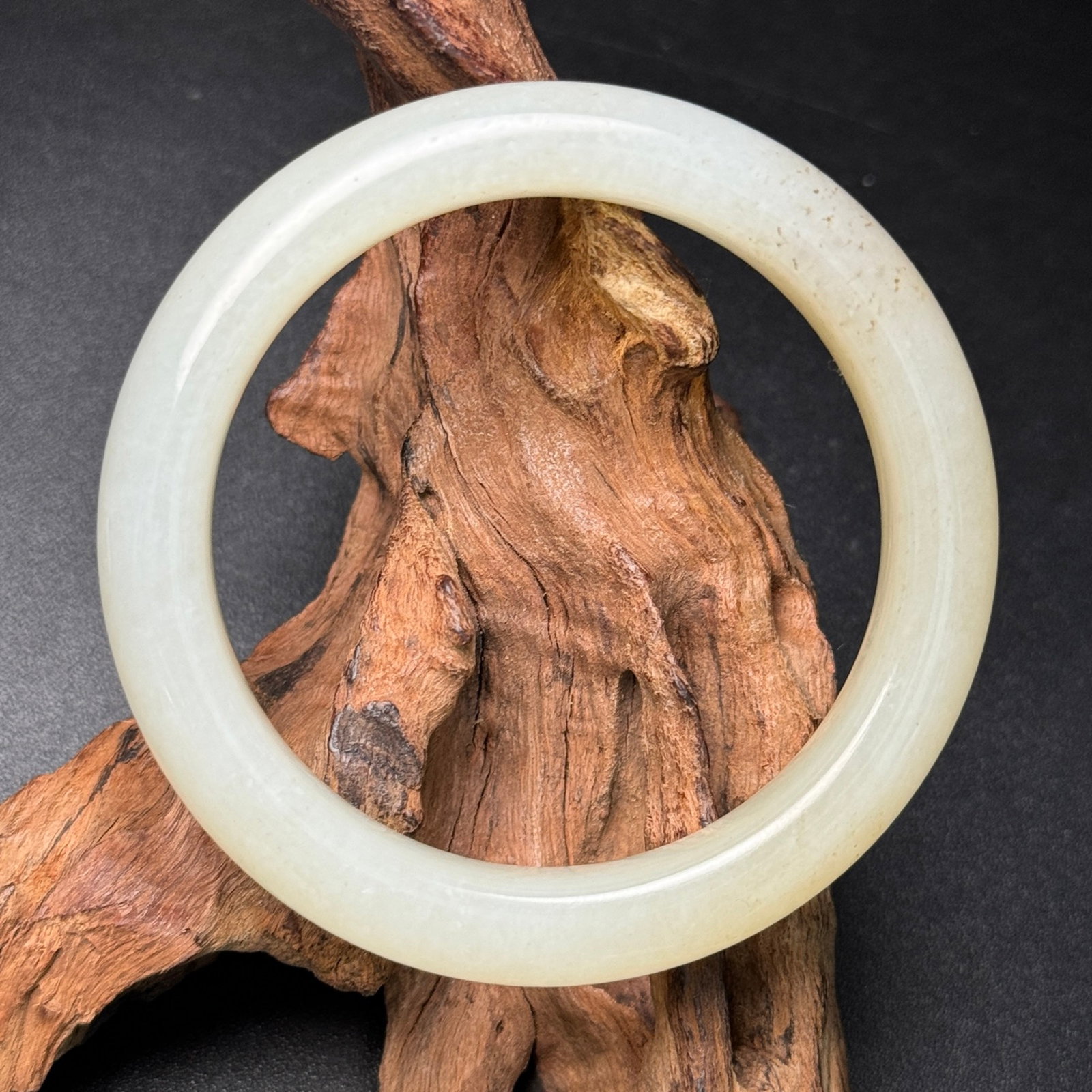 An Exquisite White Jade Bracelet (1 of 7)