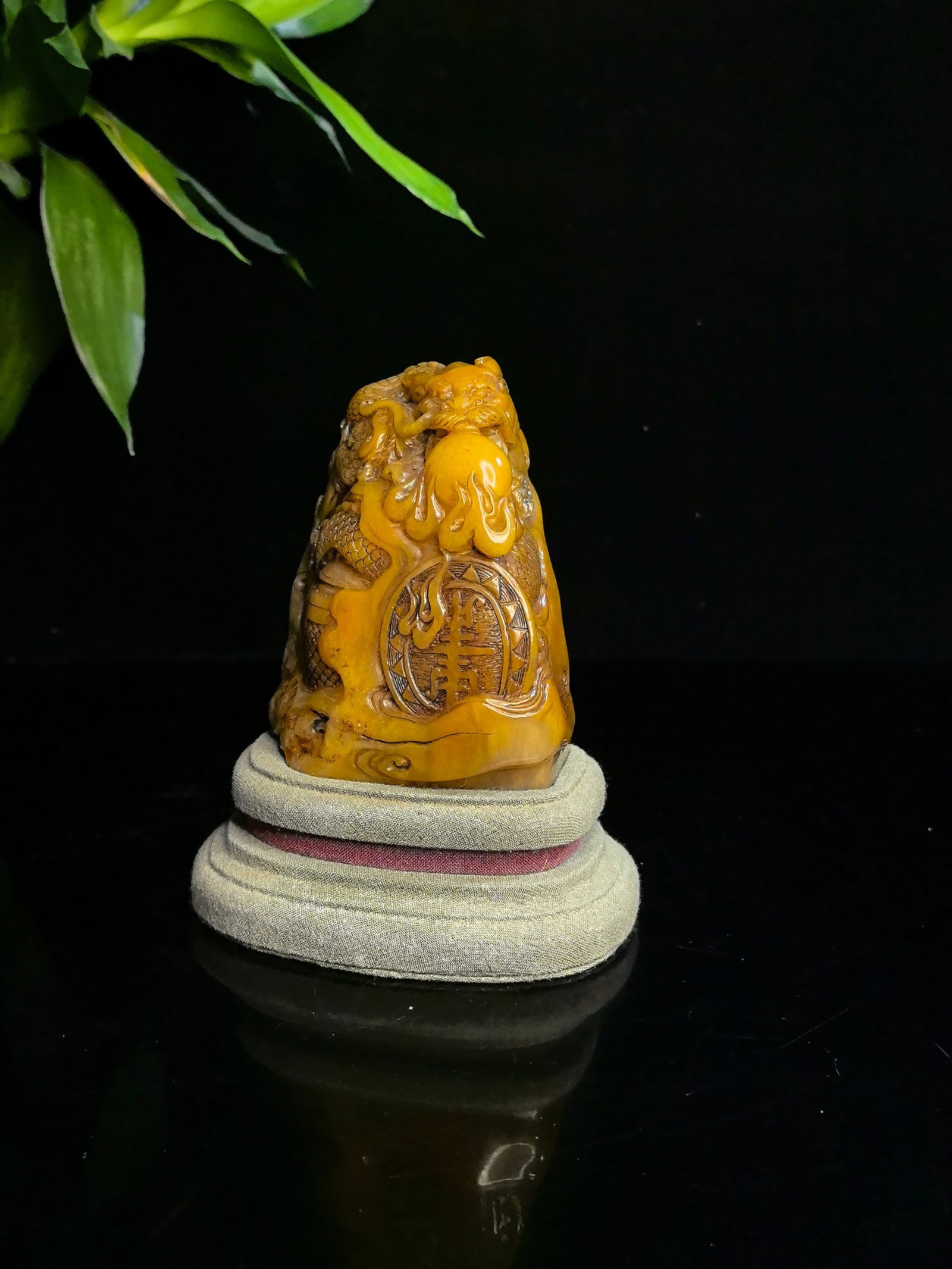 An Exquisite Tianhuang Stone Dragon Pattern Seal: An Exquisite Tianhuang Stone Dragon Pattern Seal,Qing Dynasty,China,Size:3.7inx2.8in,Weight:436g 田黄石龙纹印章,中国清代
