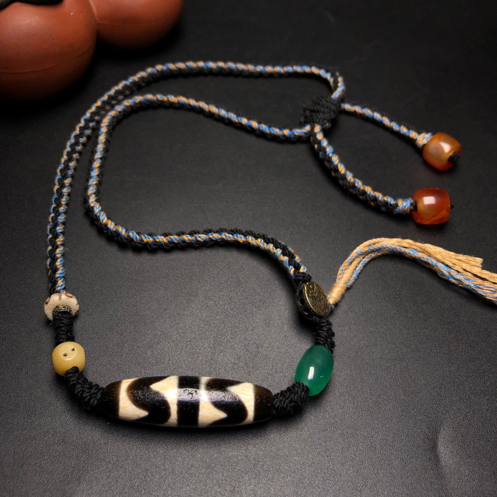 A Precious Dzi Bead Necklace: A Precious Dzi Bead Necklace,Size:1.5inx0.4in 天珠项链