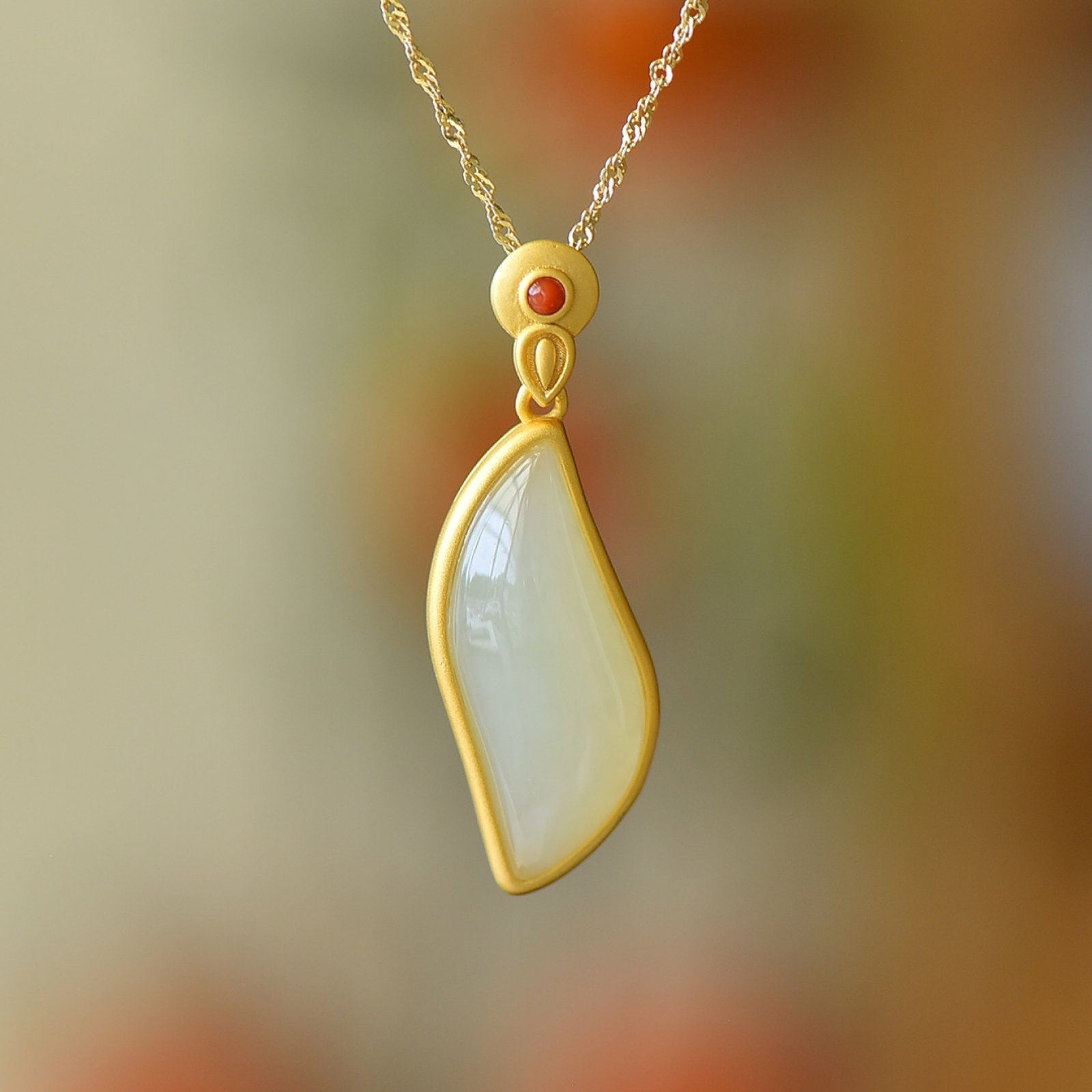 An Exquisite Sterling Silver-Gold Plated Inlaid White Jade Pendant: An Exquisite Sterling Silver-Gold Plated Inlaid White Jade Pendant,Size:0.4inx1.1in 纯银镀金镶白玉吊坠