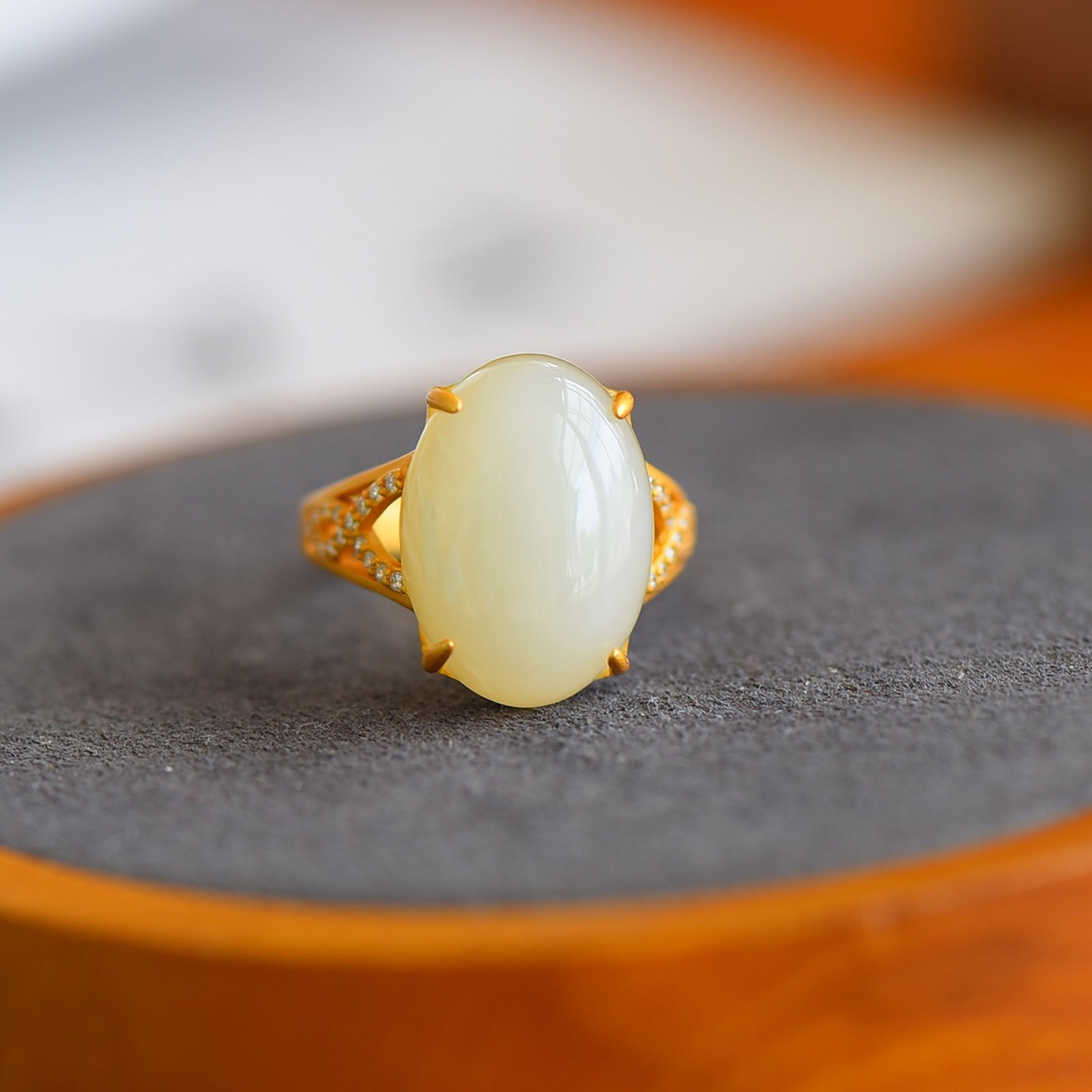 An Exquisite Sterling Silver-Gold Plated Inlaid White Jade Ring,Inlaid Diamond: An Exquisite Sterling Silver-Gold Plated Inlaid White Jade Ring,Inlaid Diamond,Size:0.5inx0.7in 纯银镀金镶白玉戒指,嵌钻石