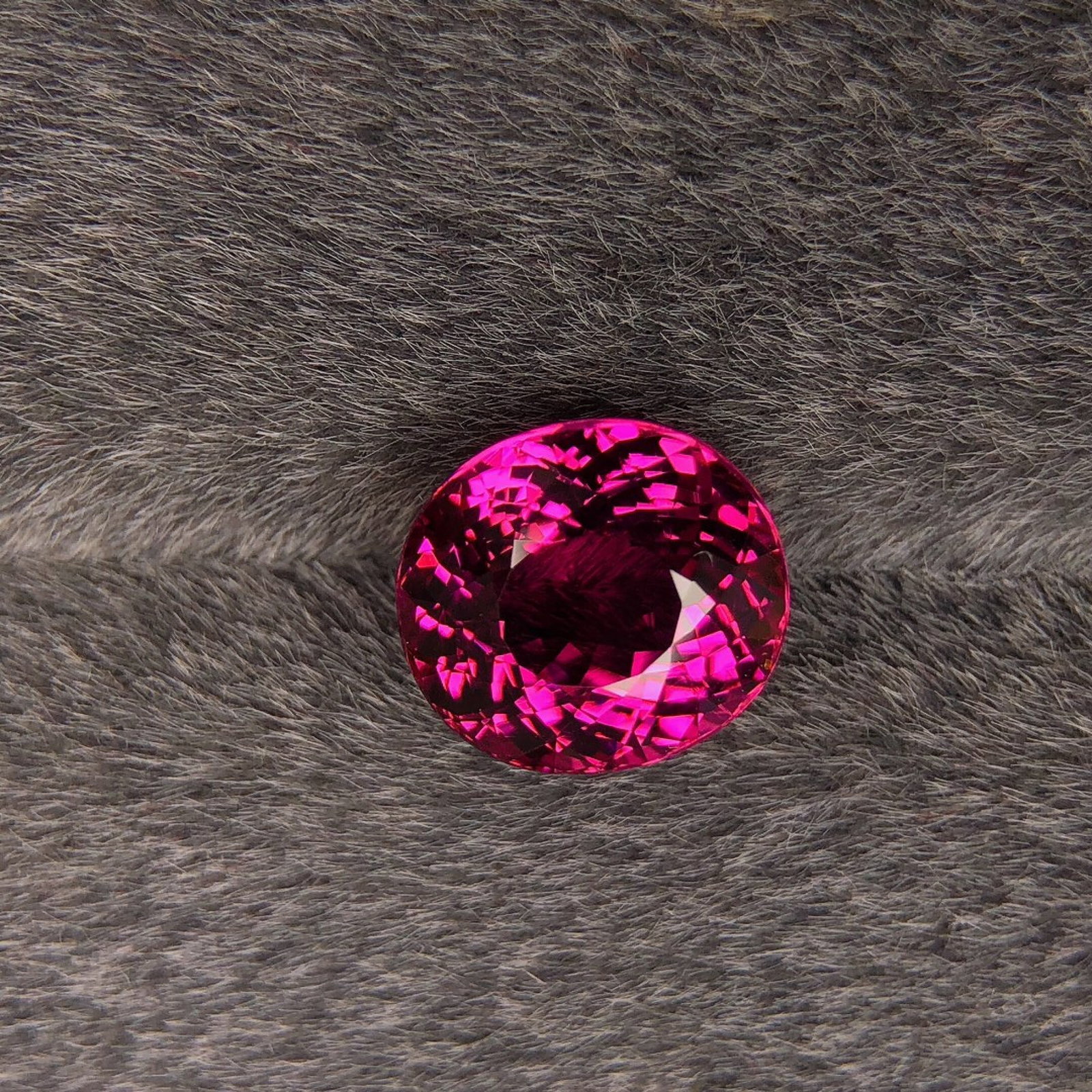 5.06Ctw Natural Tourmaline Loose: 5.06Ctw Natural Tourmaline Loose,Size:0.4inx0.4inx0.3in 5.06Ctw天然碧玺裸石