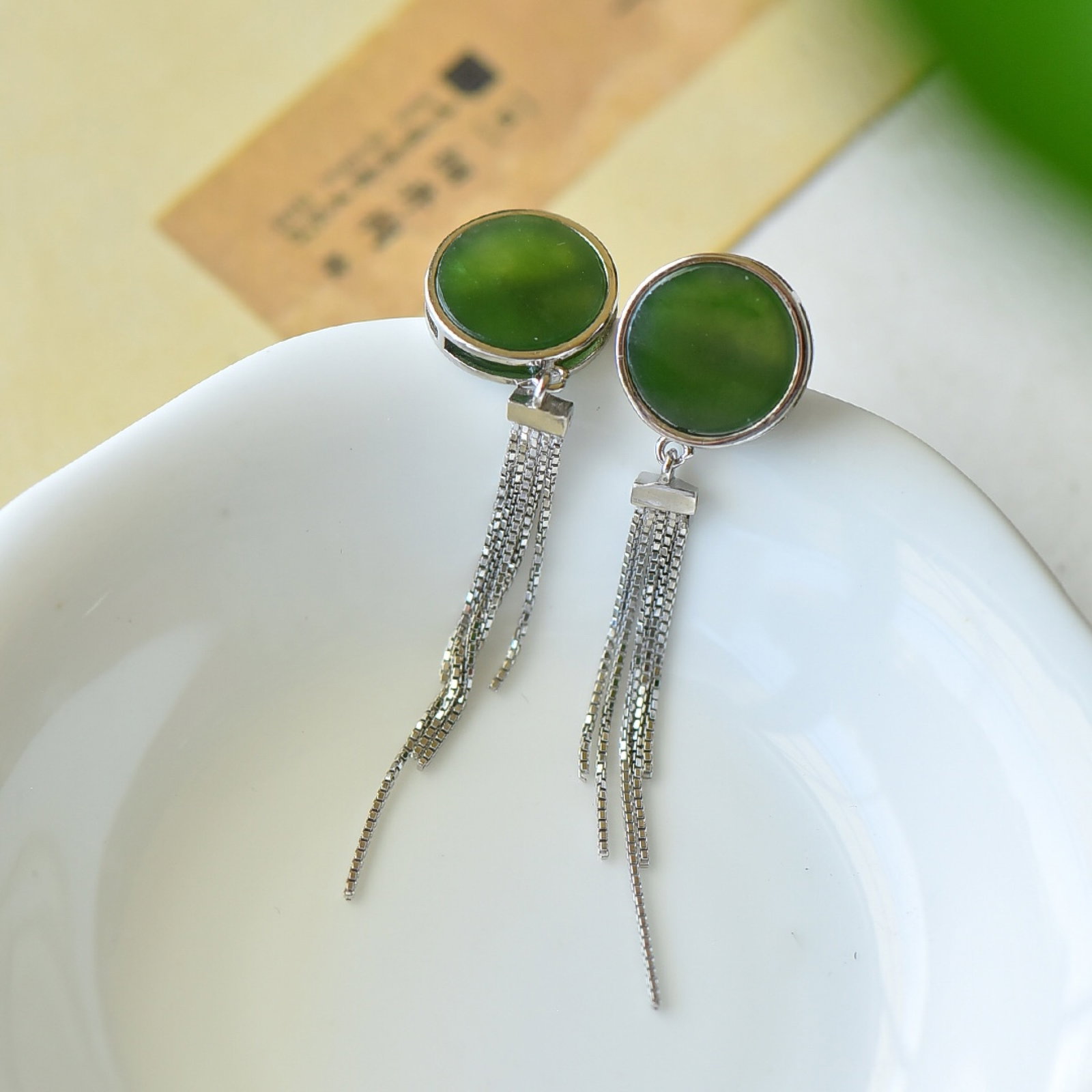 A Pair of Exquisite Sterling Silver Inlaid Jasper Earrings: A Pair of Exquisite Sterling Silver Inlaid Jasper Earrings,Size:0.5inx1.9in 一对纯银镶碧玉耳环