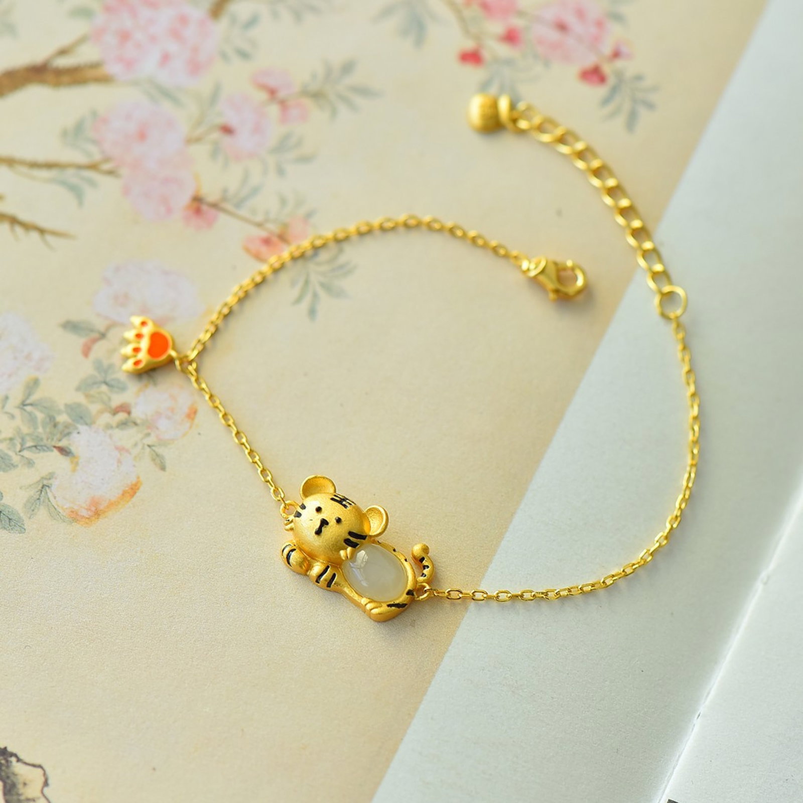 An Exquisite Sterling Silver-Gold Plated Inlaid White Jade Enamel Bracelets: An Exquisite Sterling Silver-Gold Plated Inlaid White Jade Enamel Bracelets,Size:0.2inx0.3in 纯银镀金镶白玉珐琅手链