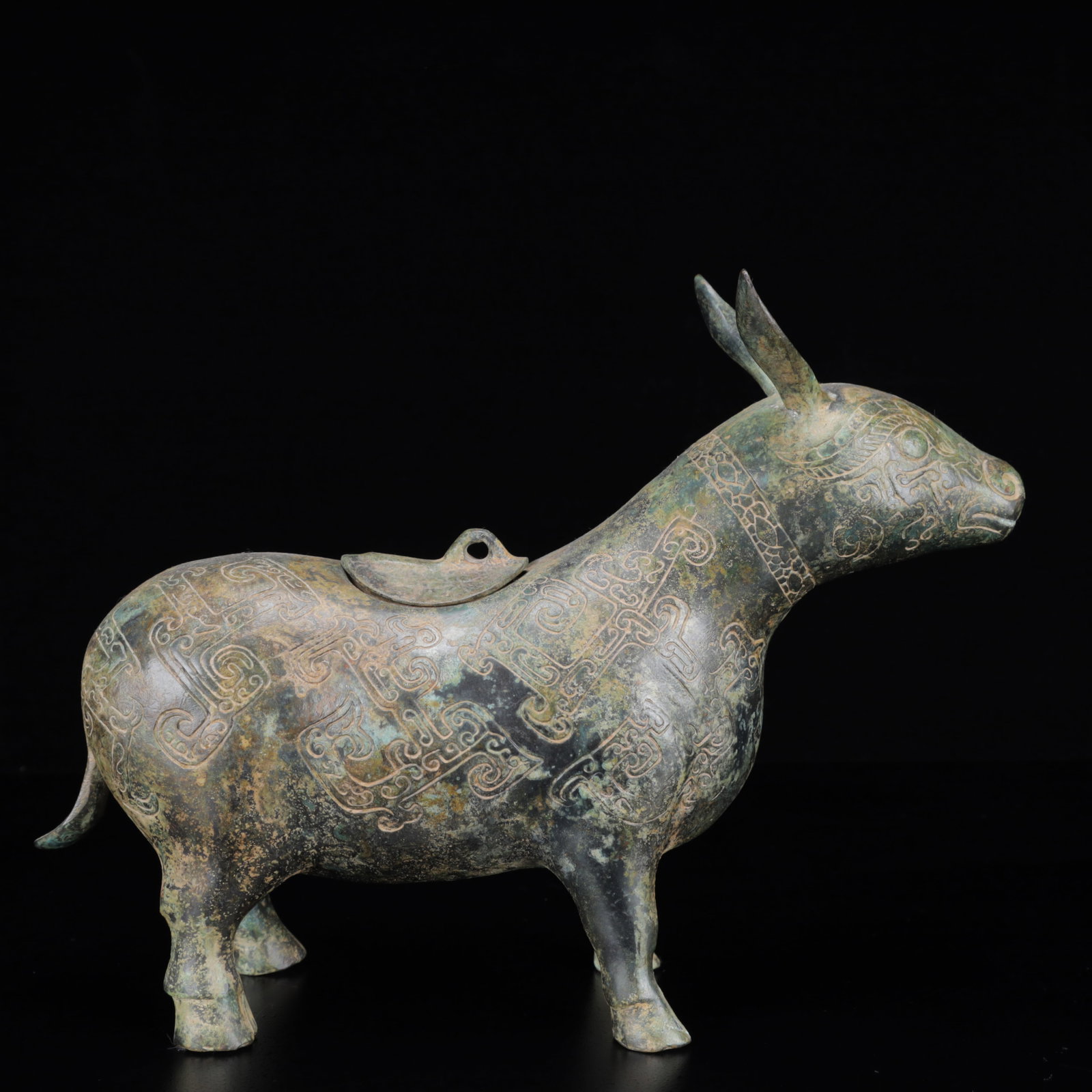 An Archaic Bronze Auspicious Beast Pattern Auspicious Beast Censer: An Archaic Bronze Auspicious Beast Pattern Auspicious Beast Censer,the Warring States Period in China,Size:10.6inx3.1inx8.7in,Weight:2400g 青铜瑞兽纹瑞兽Ɖ