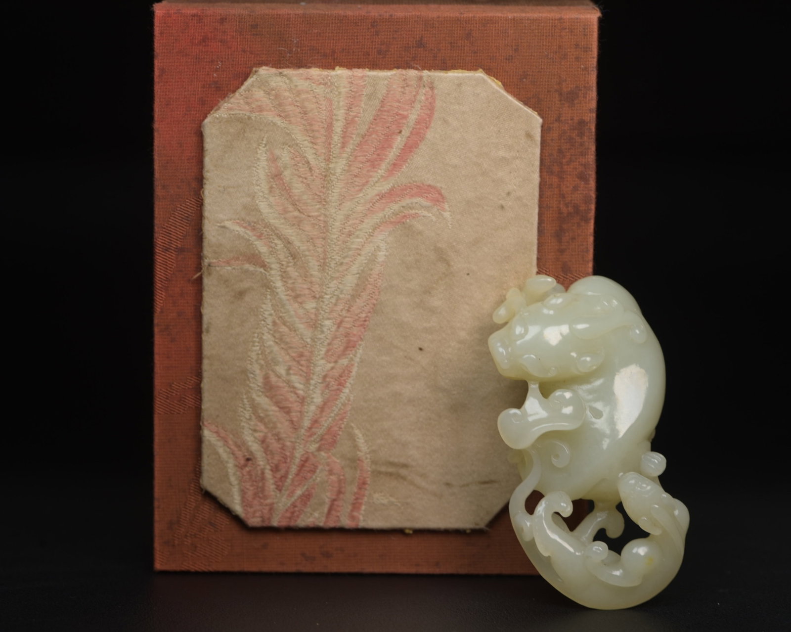 An Exquisite White Jade Lion Ornament: An Exquisite White Jade Lion Ornament,Qing Dynasty,China,Size:3inx1.6inx0.9in,Weight:80g 白玉狮子摆件,中国清代