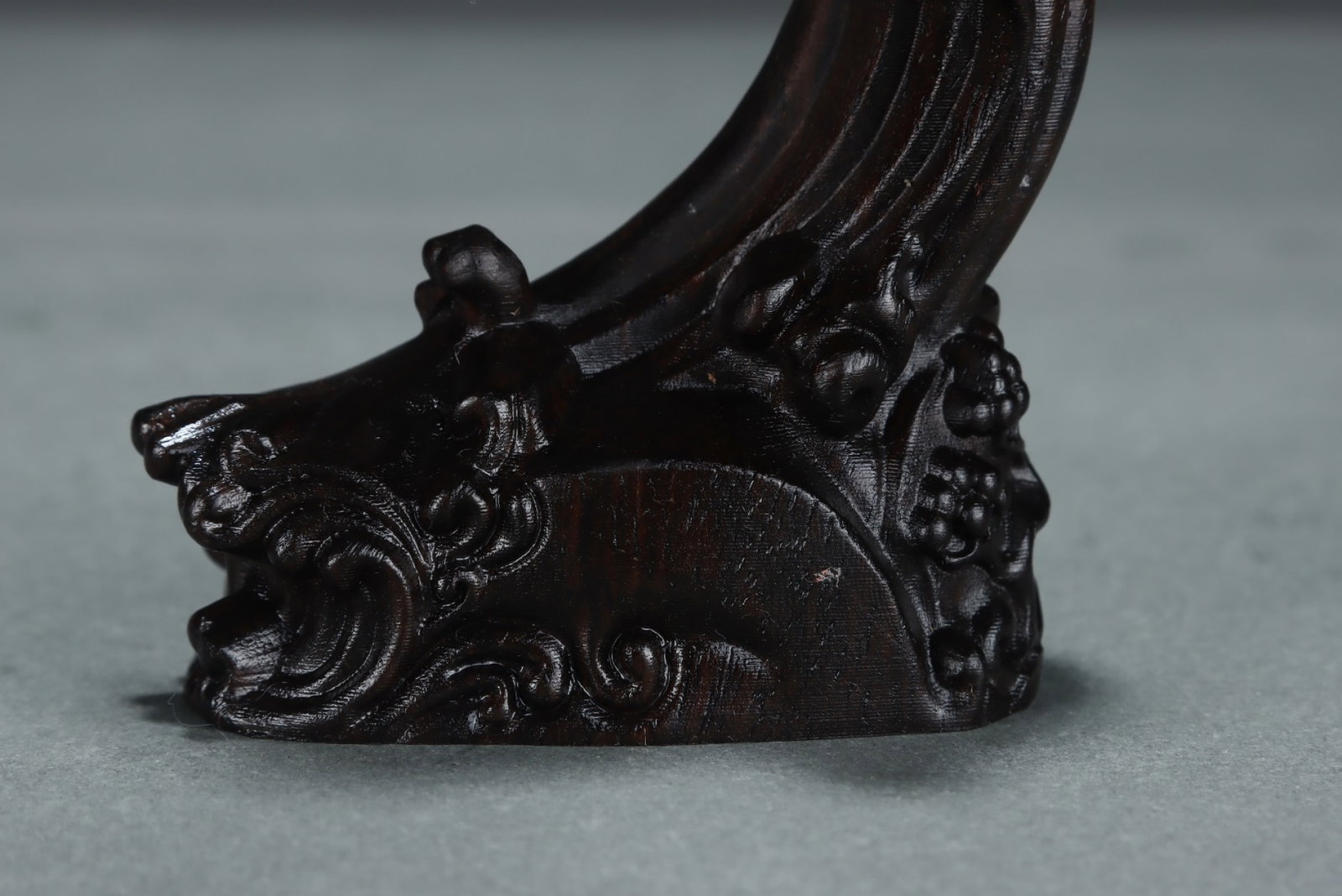 A Rare Eaglewood Eagle Ornament - 4