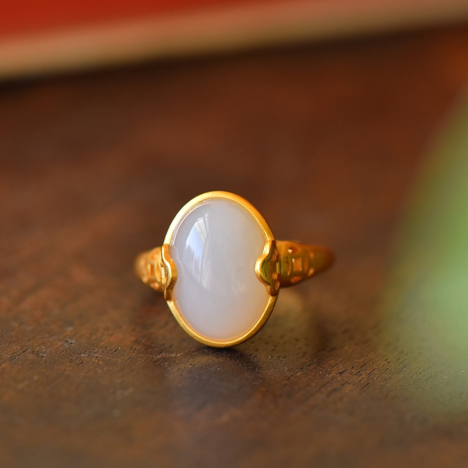 An Exquisite Sterling Silver-Gold Plated Inlaid White Jade Ring: An Exquisite Sterling Silver-Gold Plated Inlaid White Jade Ring,Size:0.5inx0.6in 纯银镀金镶白玉戒指