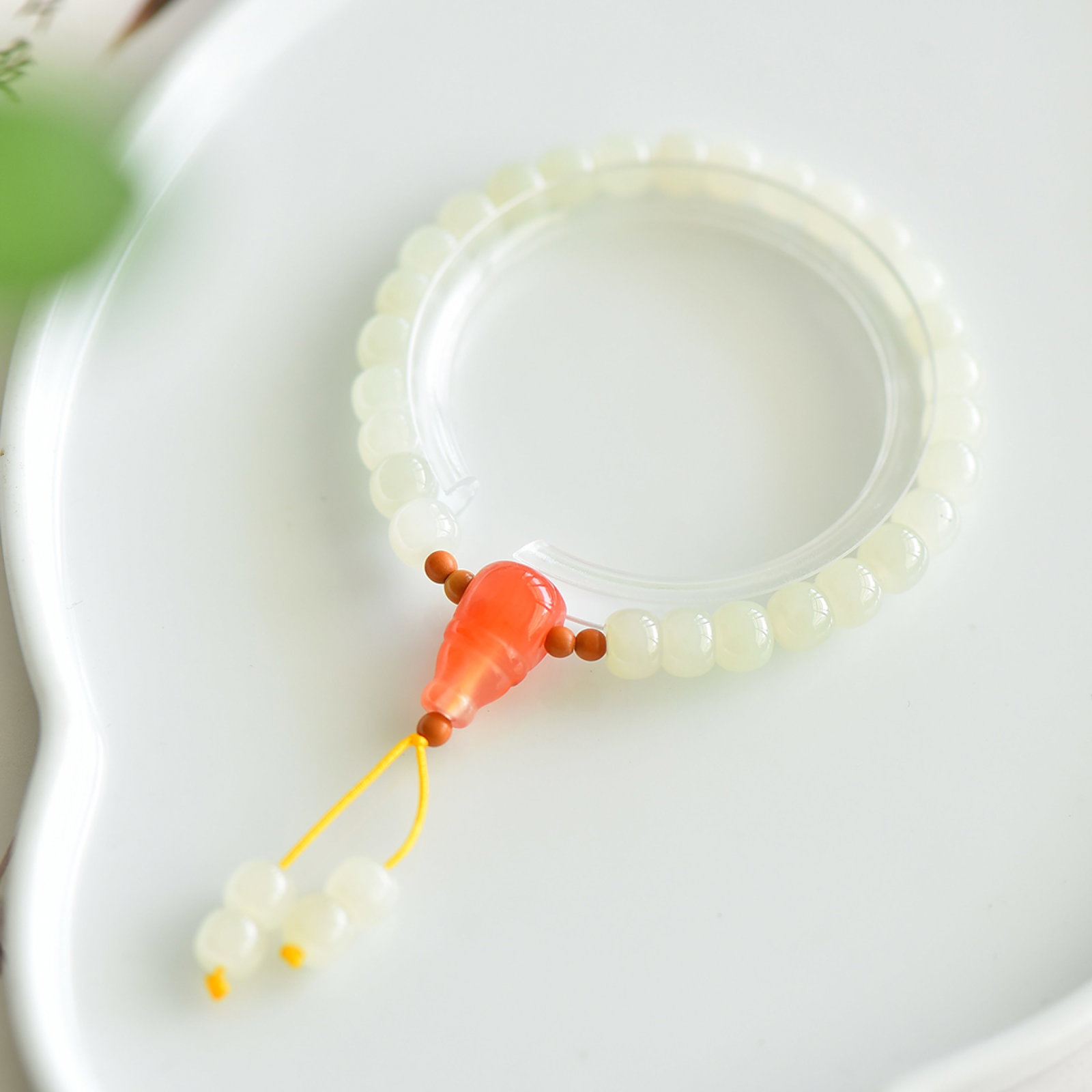 An Exquisite White Jade Bracelets: An Exquisite White Jade Bracelets,Size:0.2inx0.3in 白玉手链
